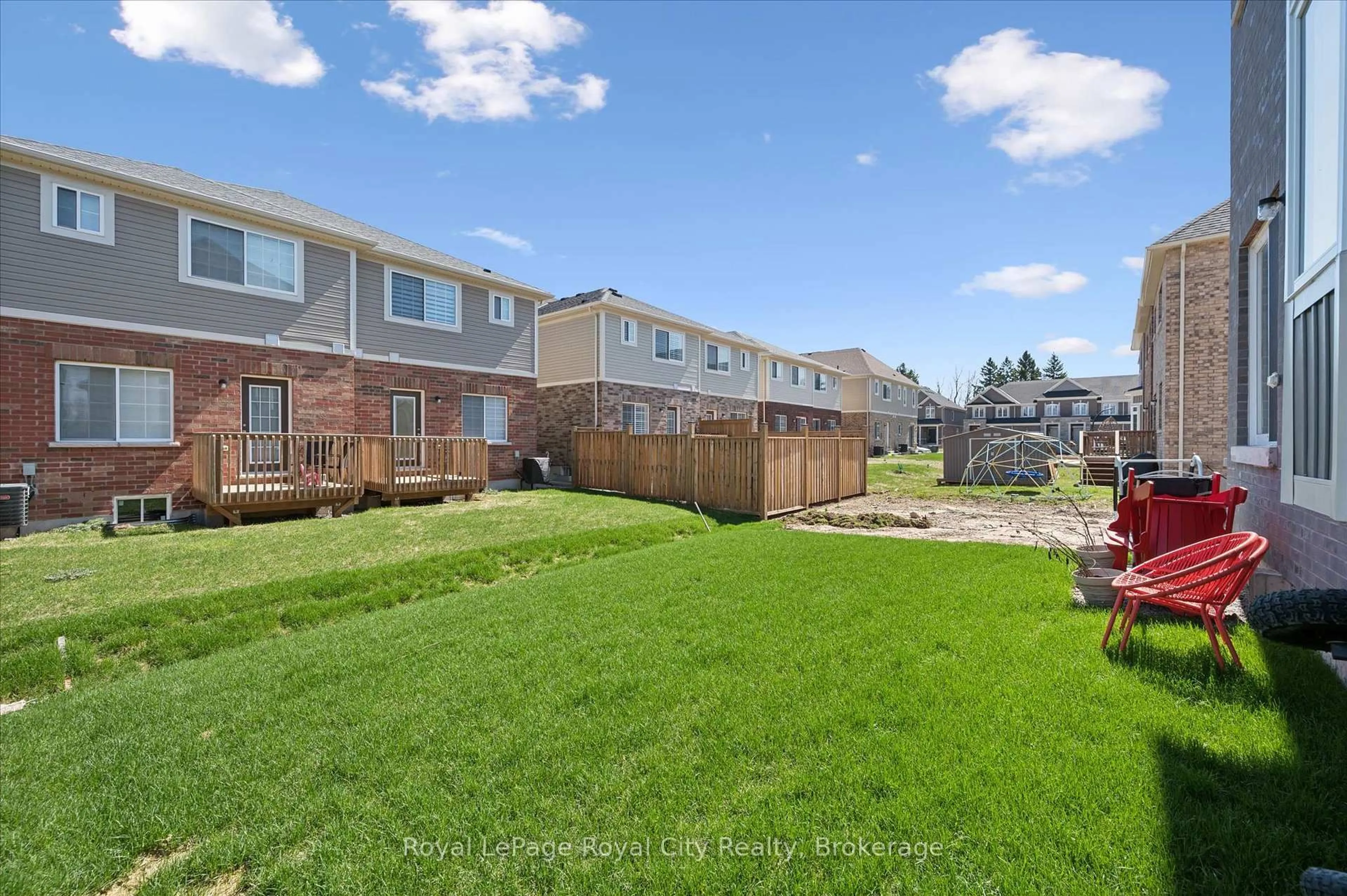 A pic from outside/outdoor area/front of a property/back of a property/a pic from drone, unknown for 32 Hutchison Rd, Guelph Ontario N1L 0R4