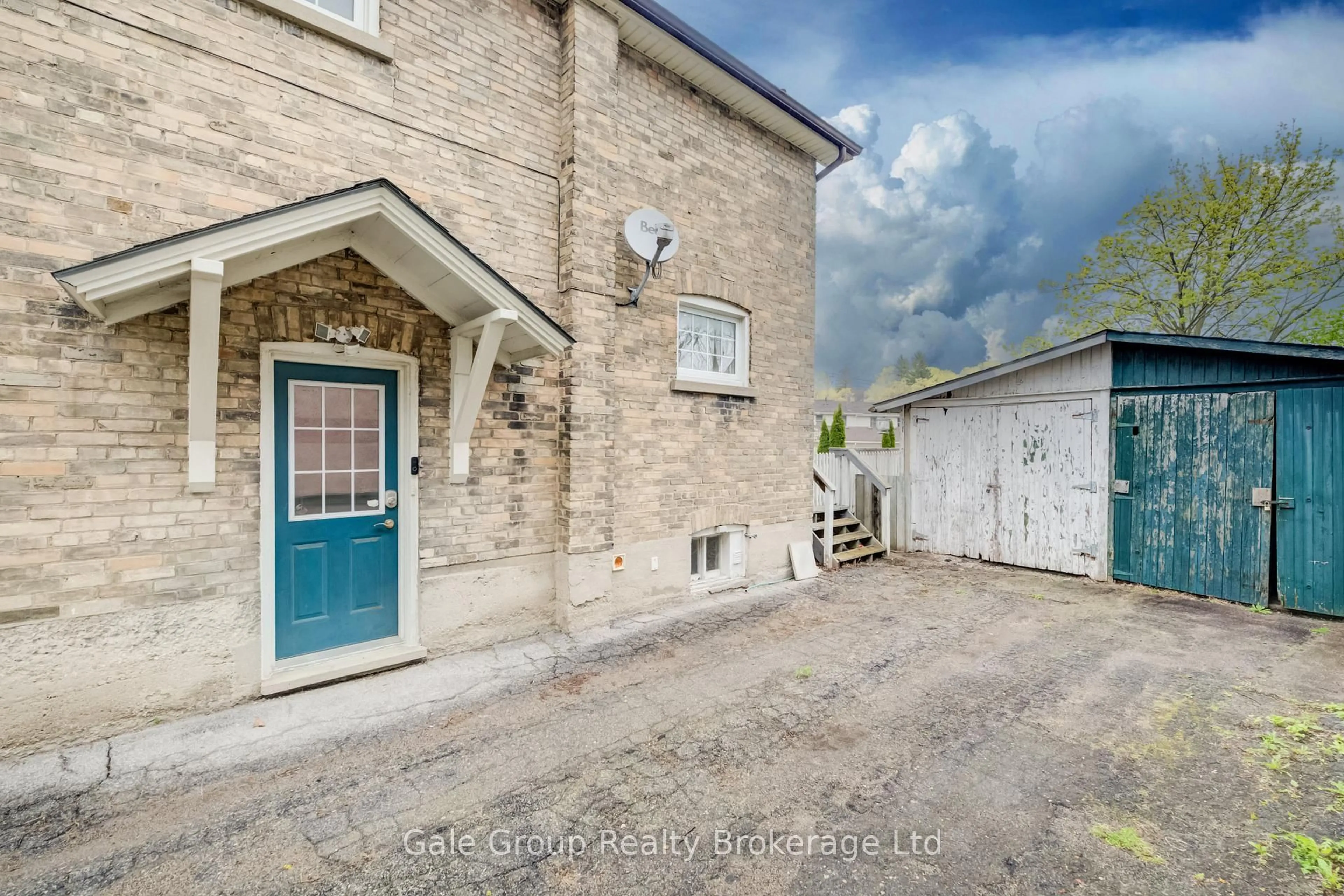 A pic from outside/outdoor area/front of a property/back of a property/a pic from drone, street for 168 Wellington St, Woodstock Ontario N4S 6R6