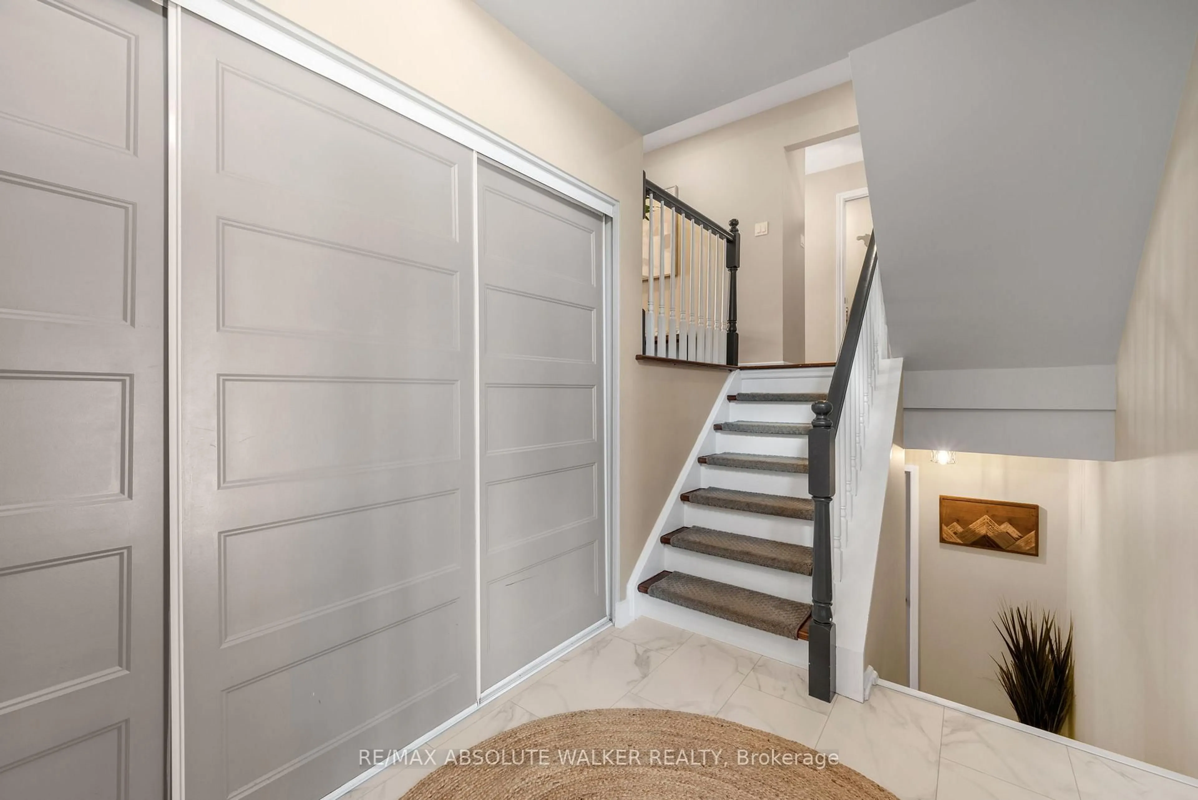 Indoor entryway for 3458 Paul Anka Dr, Ottawa Ontario K1V 9K6
