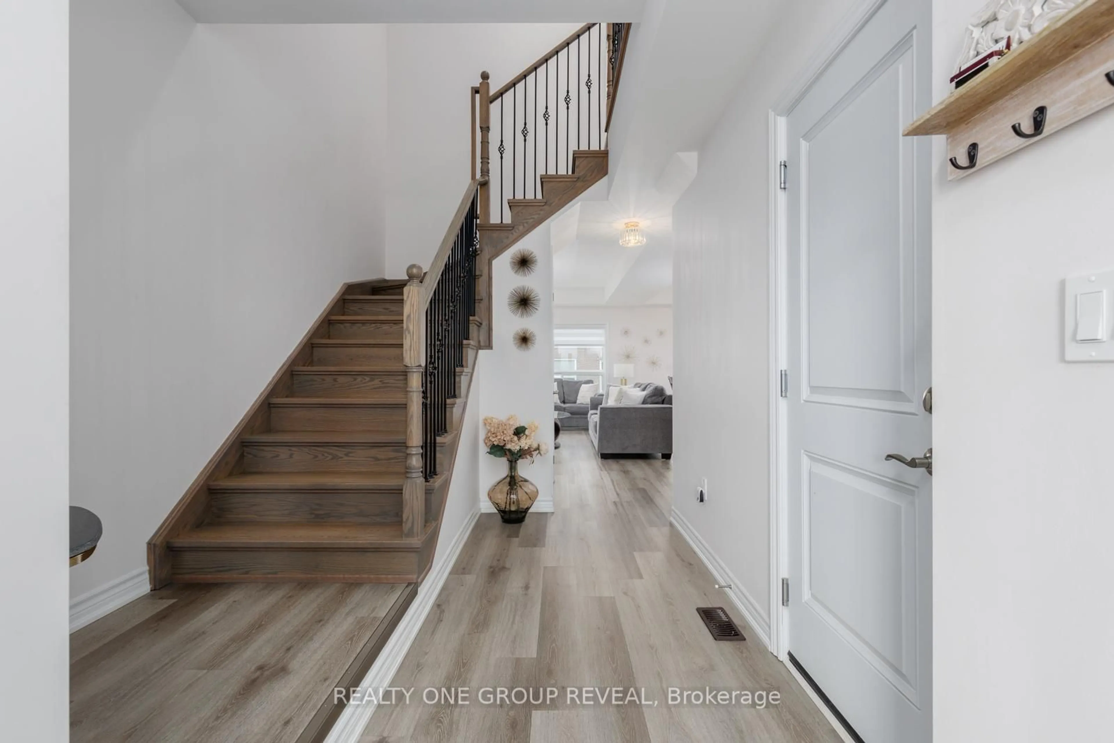 Indoor entryway for 479 Drewery Rd, Cobourg Ontario K9A 3P5