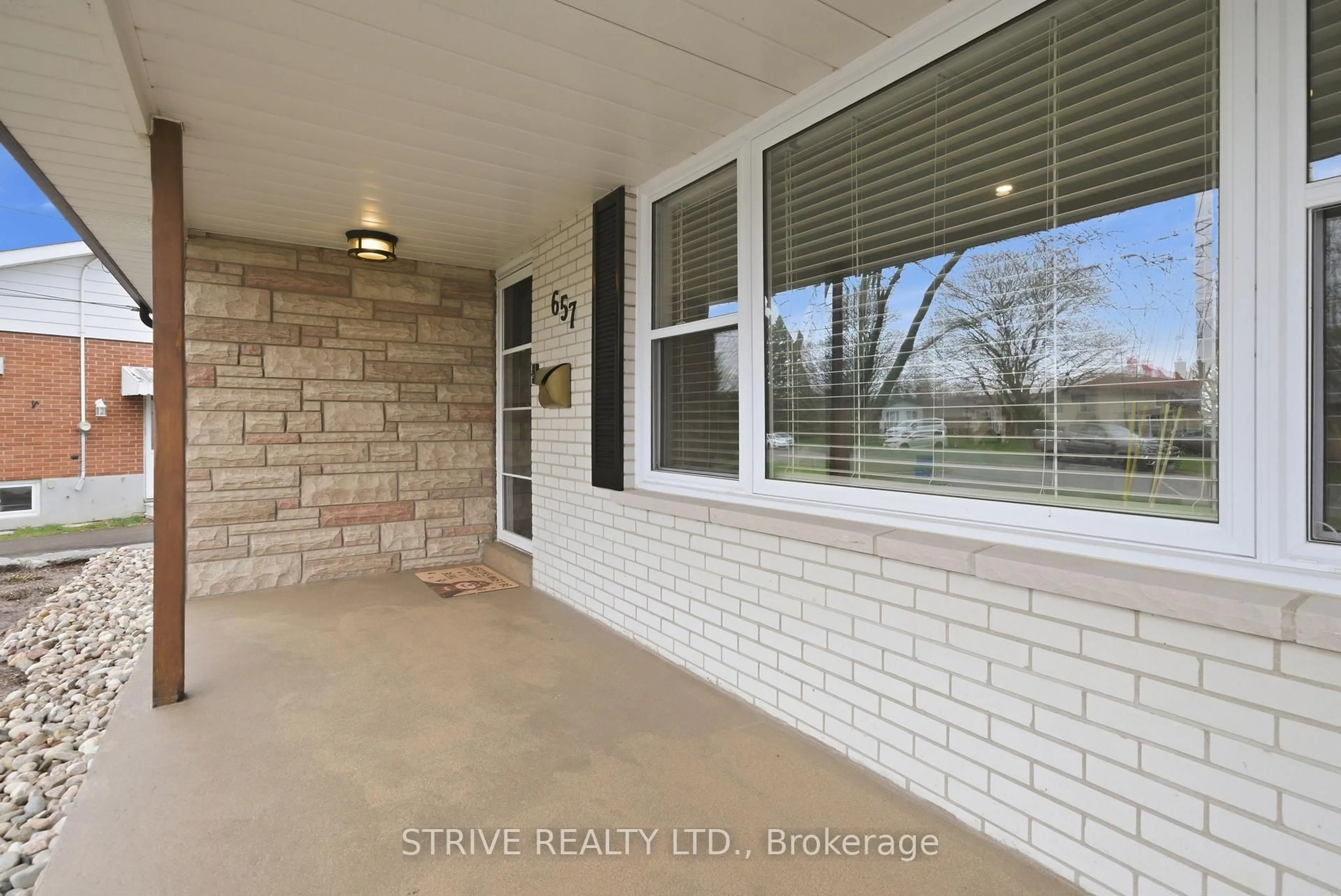Patio, street for 657 Hayden Cres, Cobourg Ontario K9A 2V4