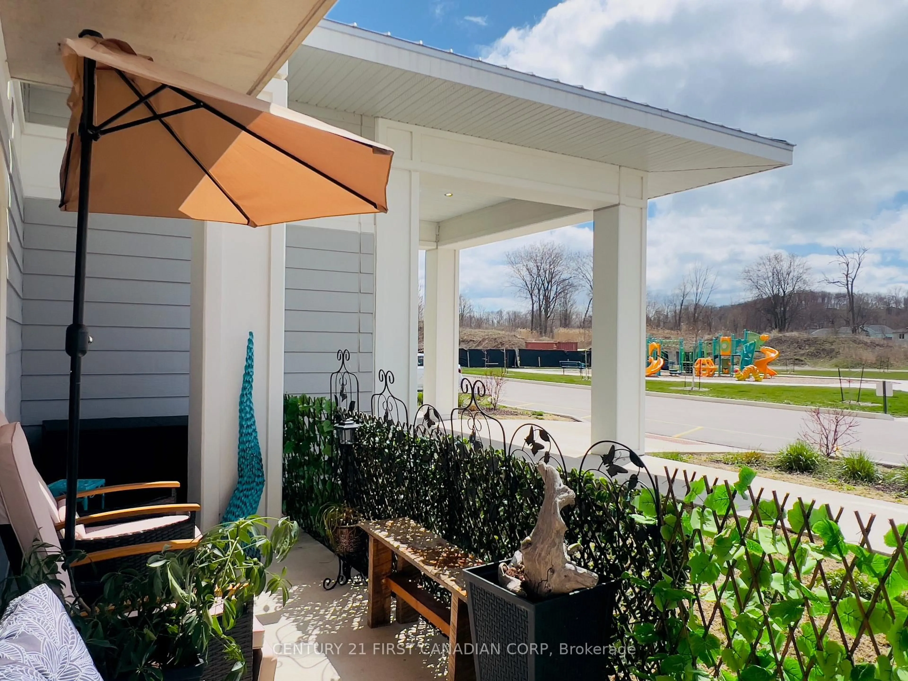 Patio, street for 100 The Promenade #102, Central Elgin Ontario N5L 1C5
