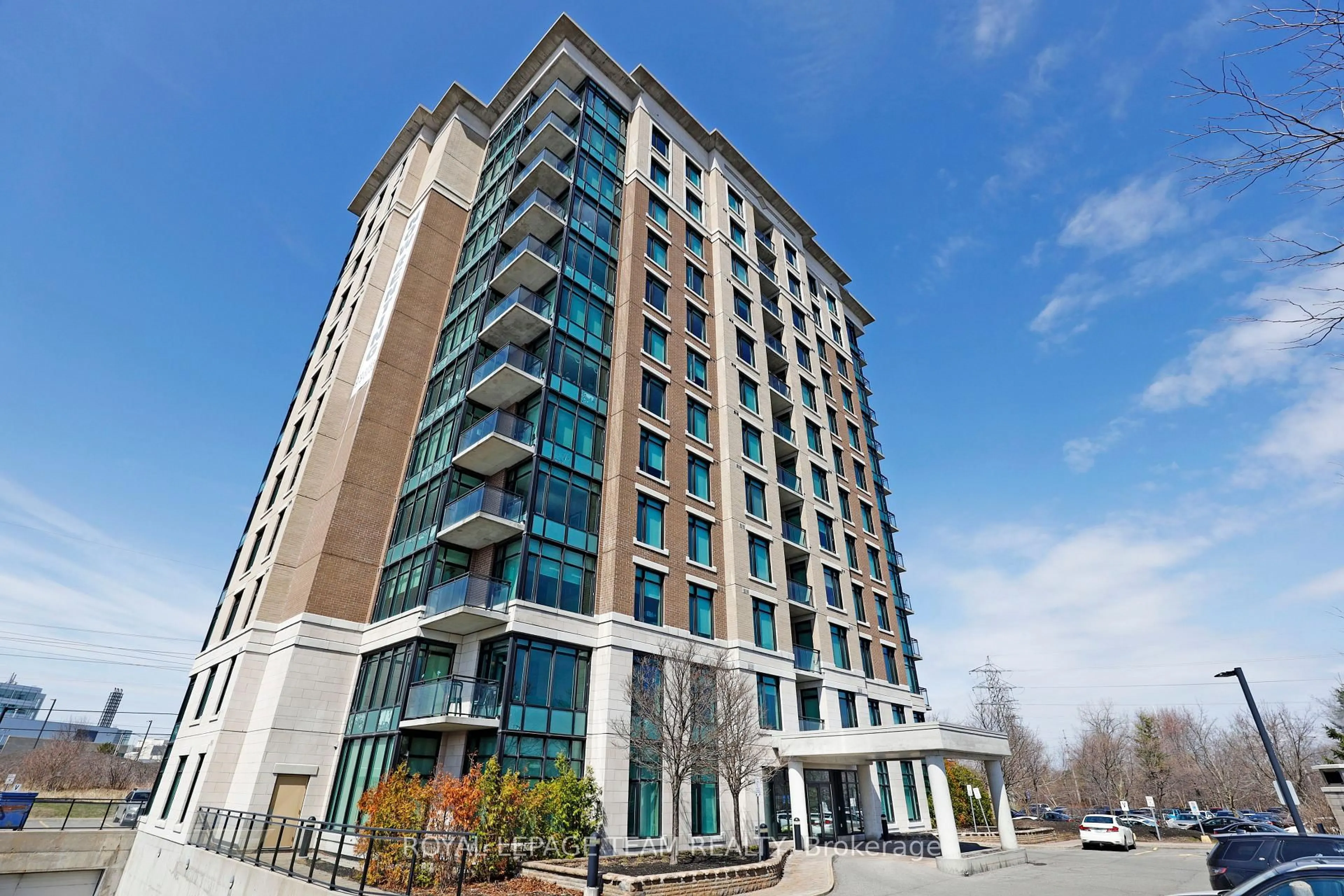 Indoor foyer for 100 Roger Guindon Ave #202, Ottawa Ontario K1G 3Z7