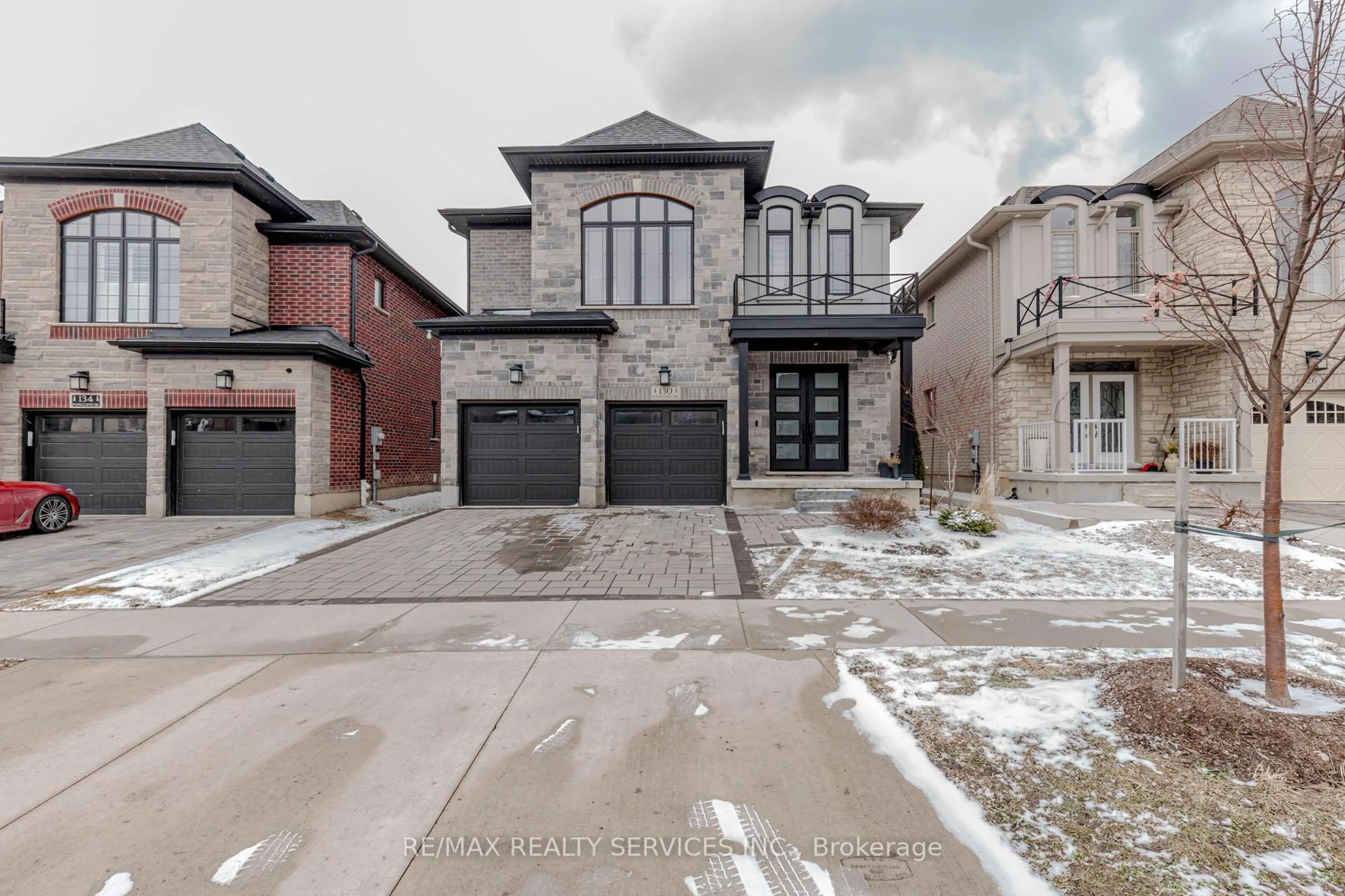 Home with brick exterior material, street for 130 Pondcliffe Dr, Kitchener Ontario N2R 0M4