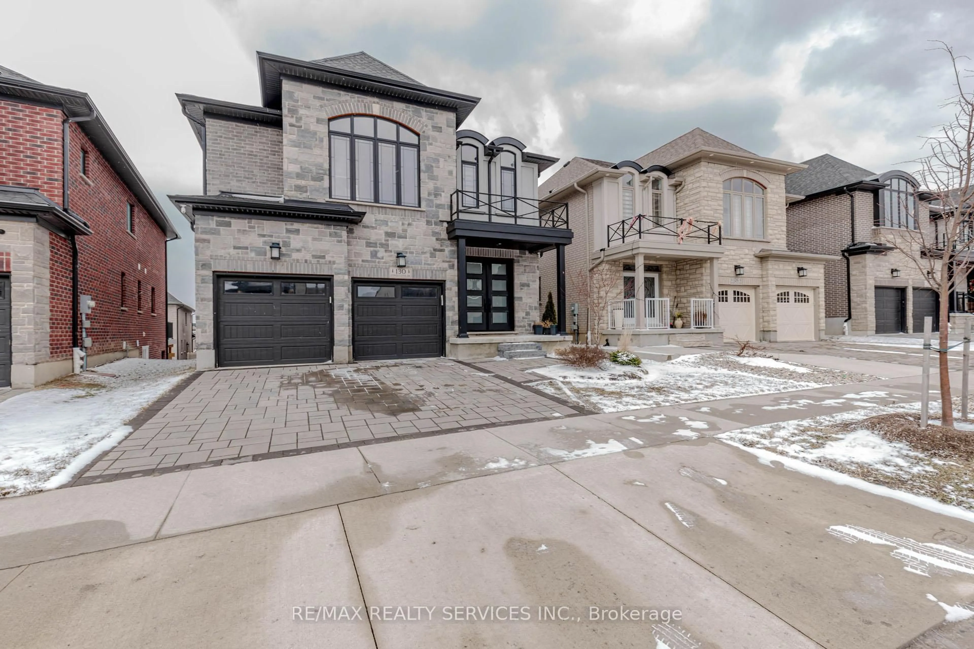 Home with brick exterior material, street for 130 Pondcliffe Dr, Kitchener Ontario N2R 0M4