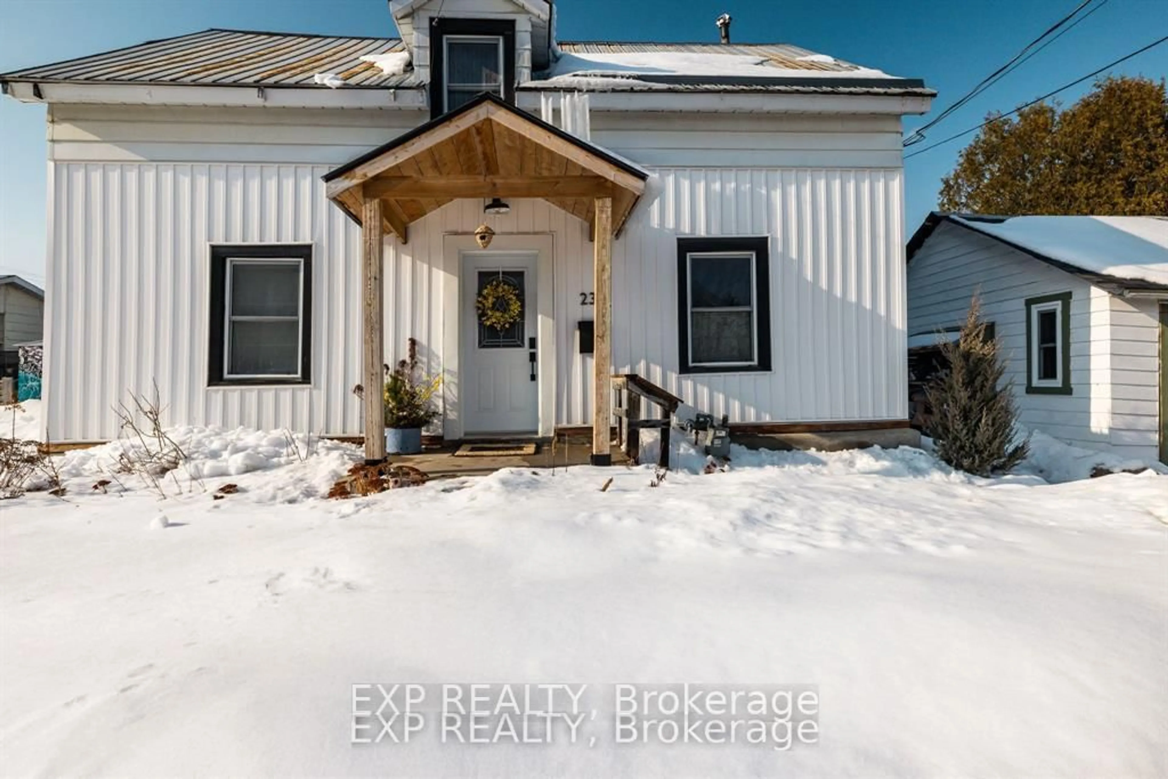 Indoor entryway for 23 Norma St, Arnprior Ontario K7S 3B2