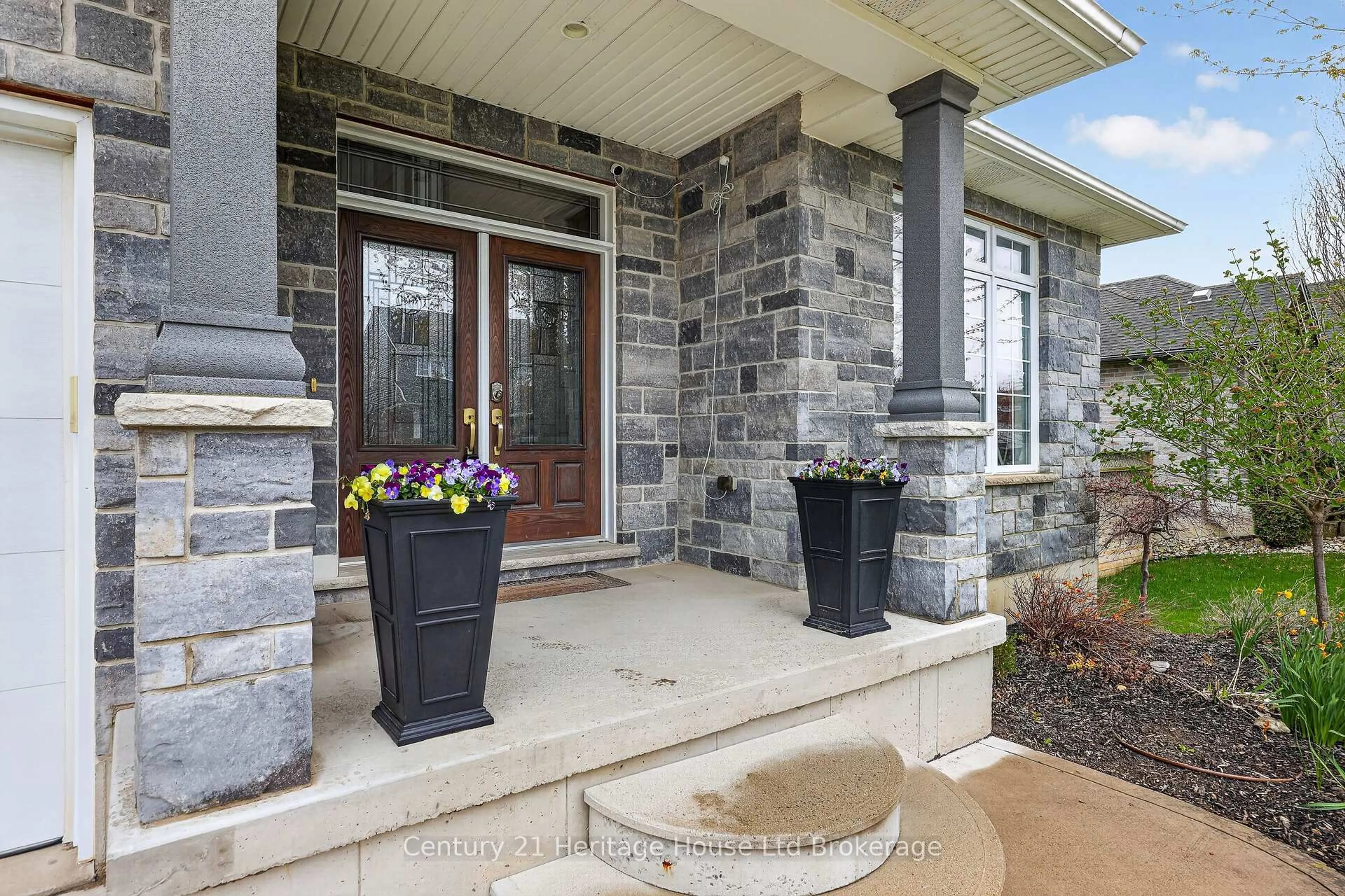 Indoor entryway for 149 Juno Cres, Woodstock Ontario N4T 0H6