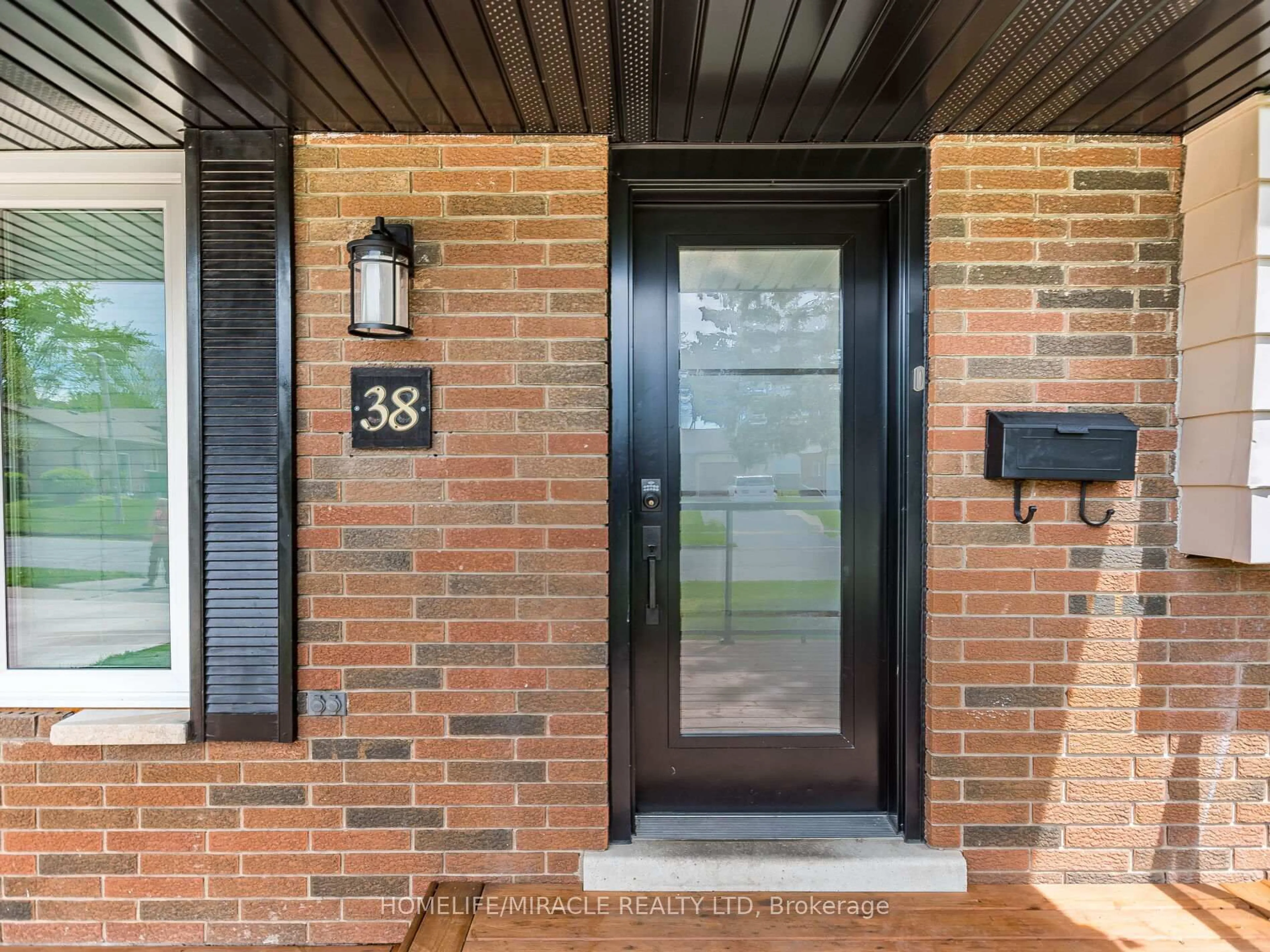 Home with brick exterior material, street for 38 Martha Crt, Welland Ontario L3C 4N2
