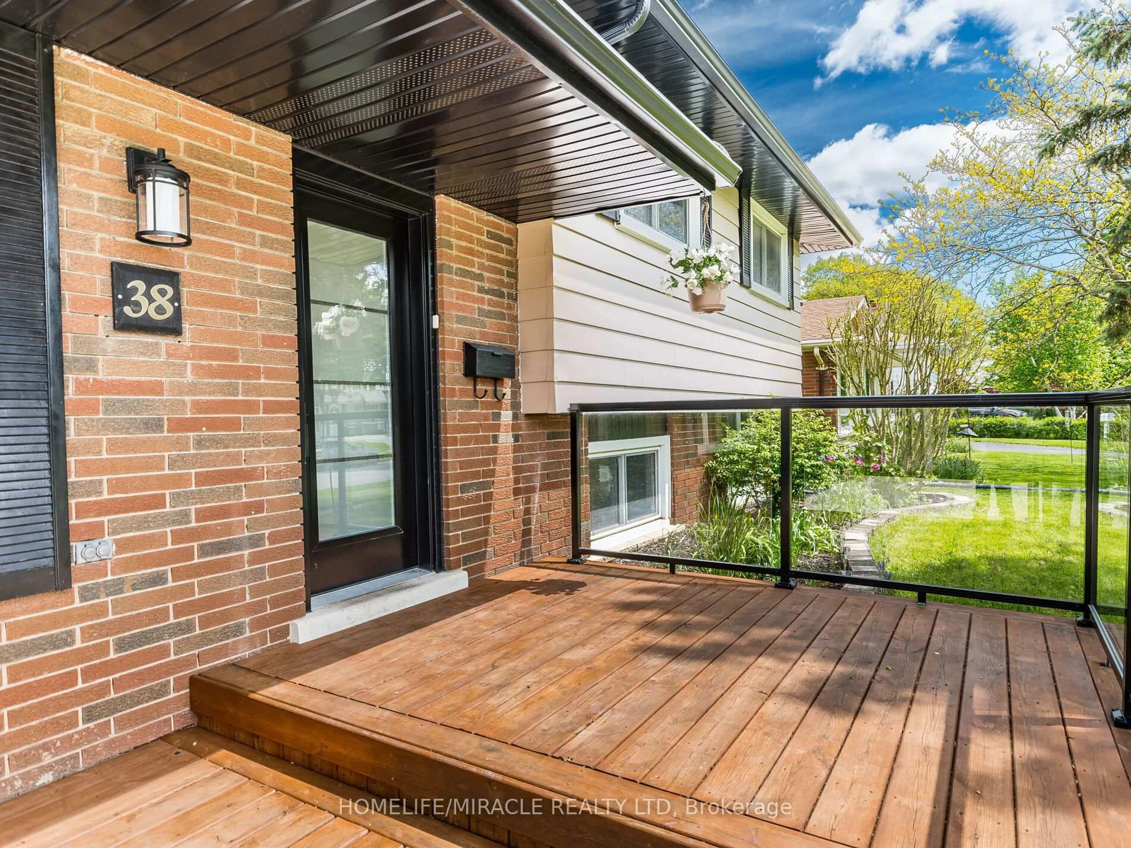 Home with brick exterior material, street for 38 Martha Crt, Welland Ontario L3C 4N2