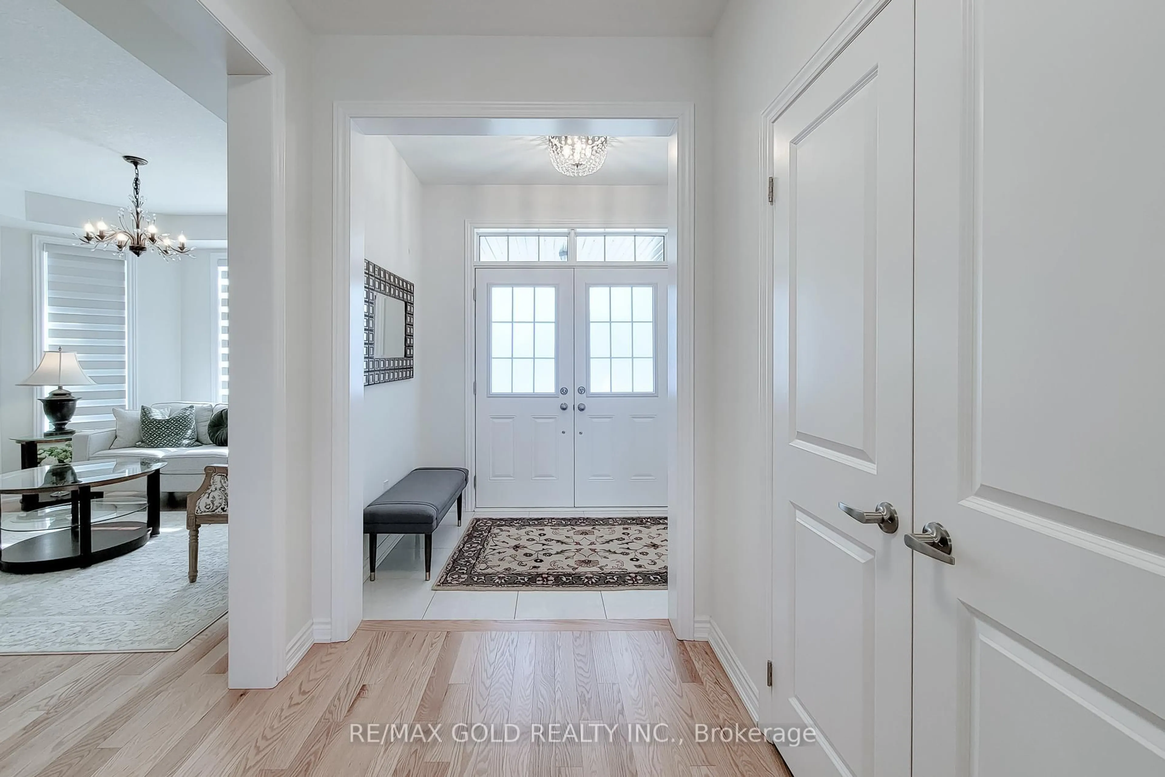 Indoor entryway for 43 MEARS Pl, Brant Ontario N3L 0M6