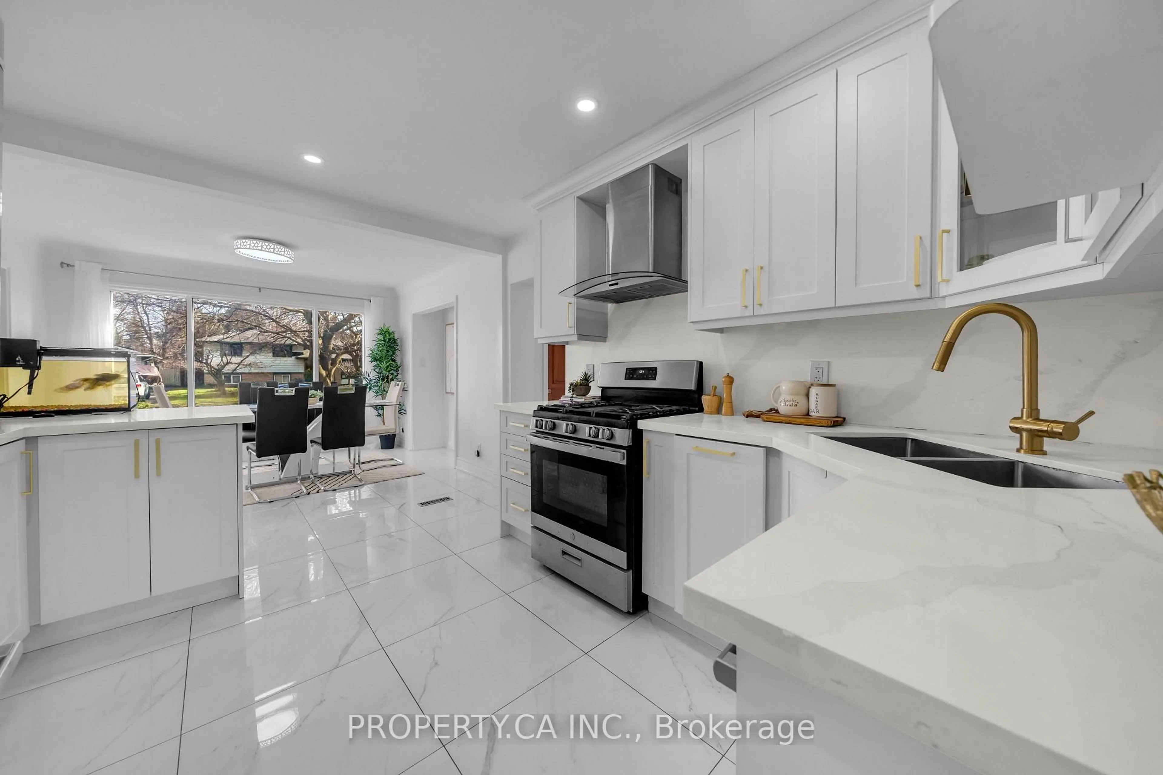 Open concept kitchen, ceramic/tile floor for 7063 McGill St, Niagara Falls Ontario L2J 1L8