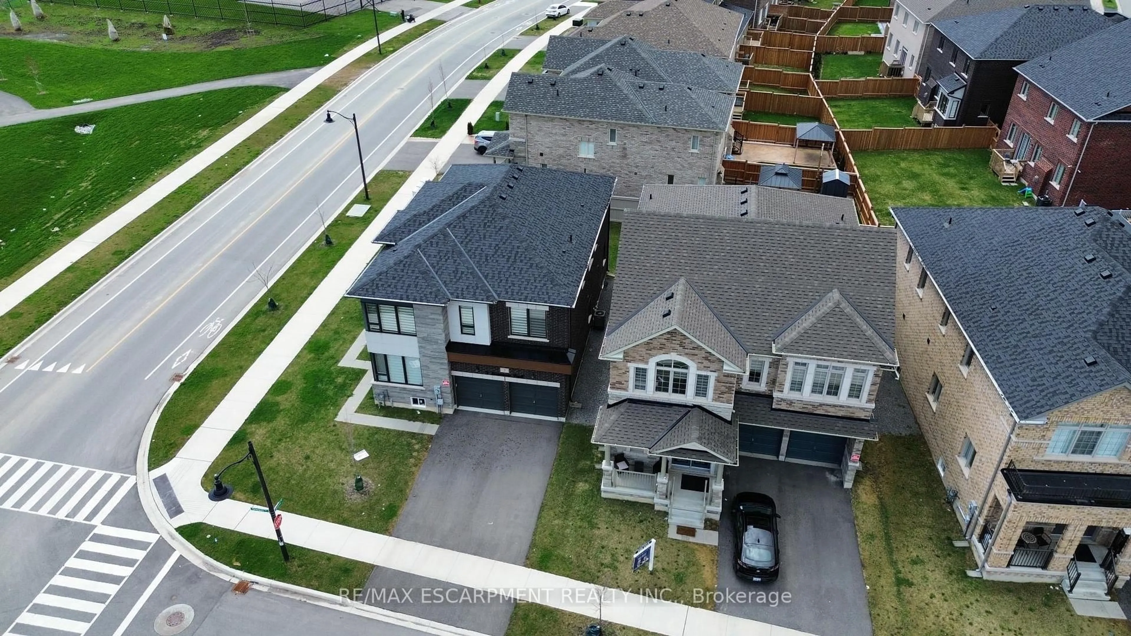 A pic from outside/outdoor area/front of a property/back of a property/a pic from drone, street for 7 GRIERSON Tr, Hamilton Ontario L8B 1Z7