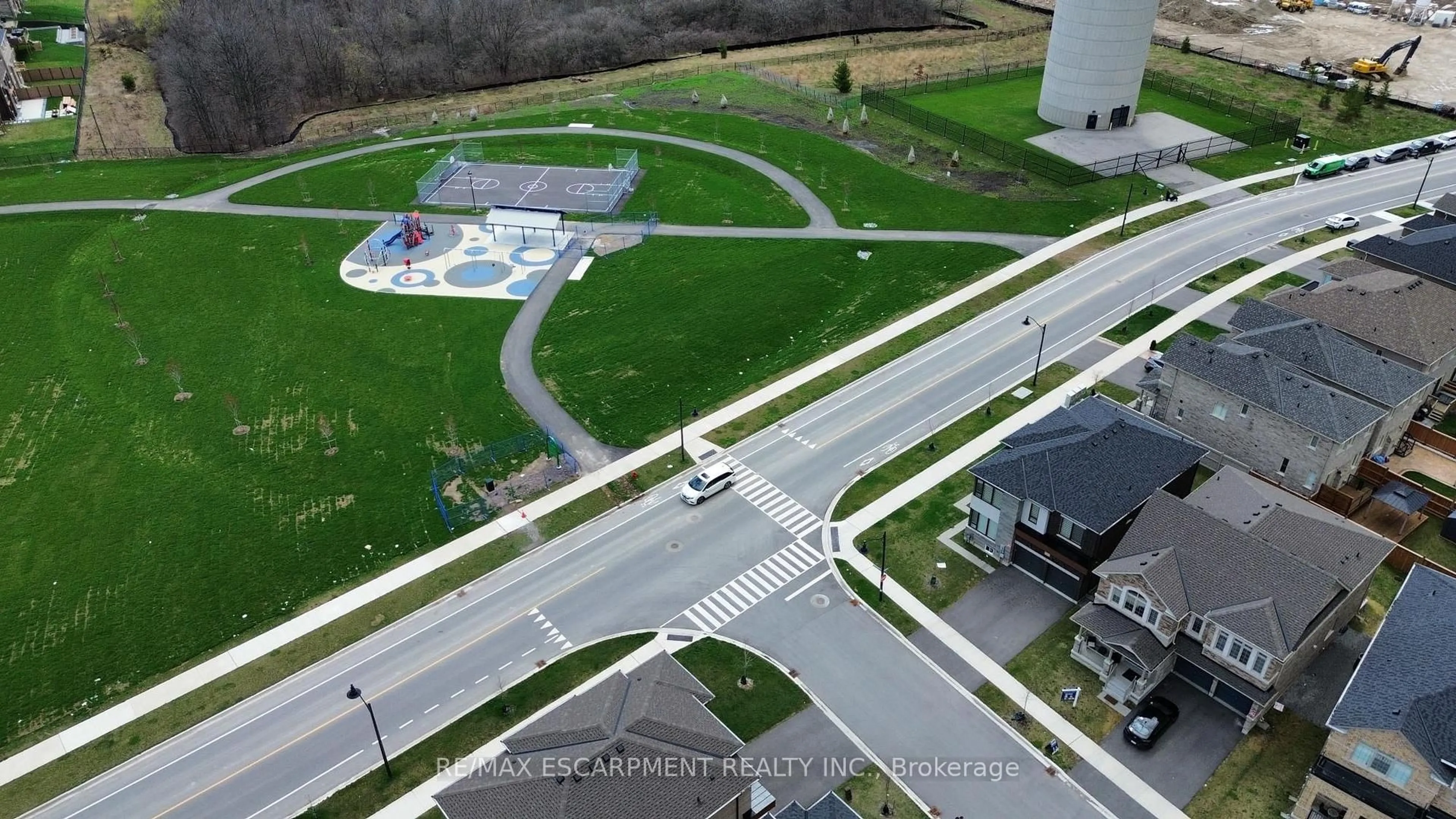A pic from outside/outdoor area/front of a property/back of a property/a pic from drone, street for 7 GRIERSON Tr, Hamilton Ontario L8B 1Z7