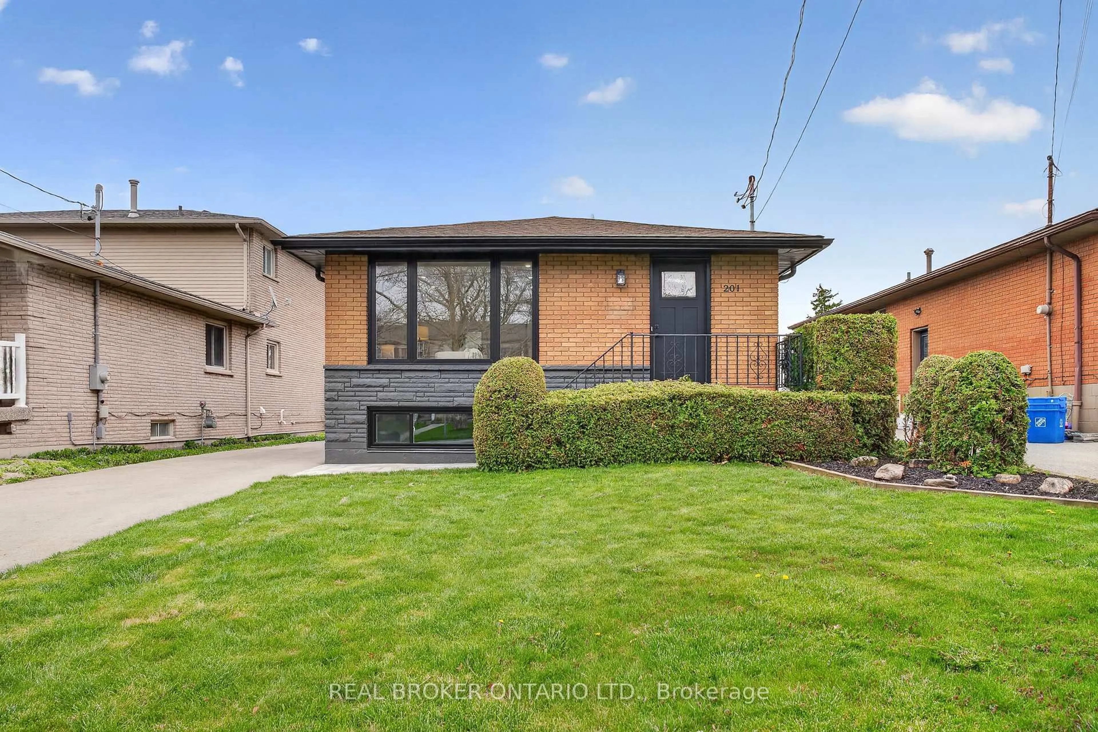 Home with brick exterior material, street for 201 Ridge St, Hamilton Ontario L9A 2X6