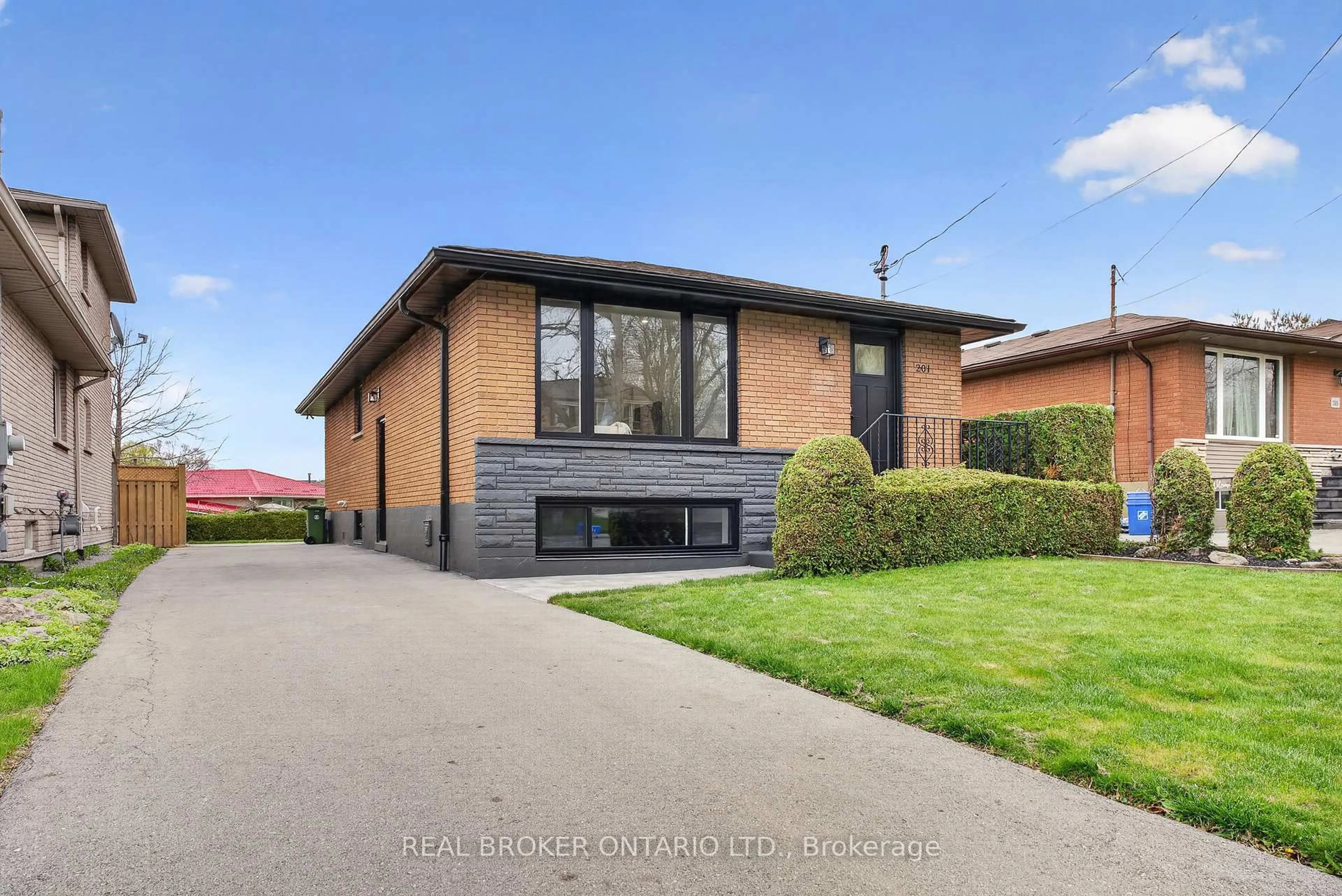 Home with brick exterior material, street for 201 Ridge St, Hamilton Ontario L9A 2X6
