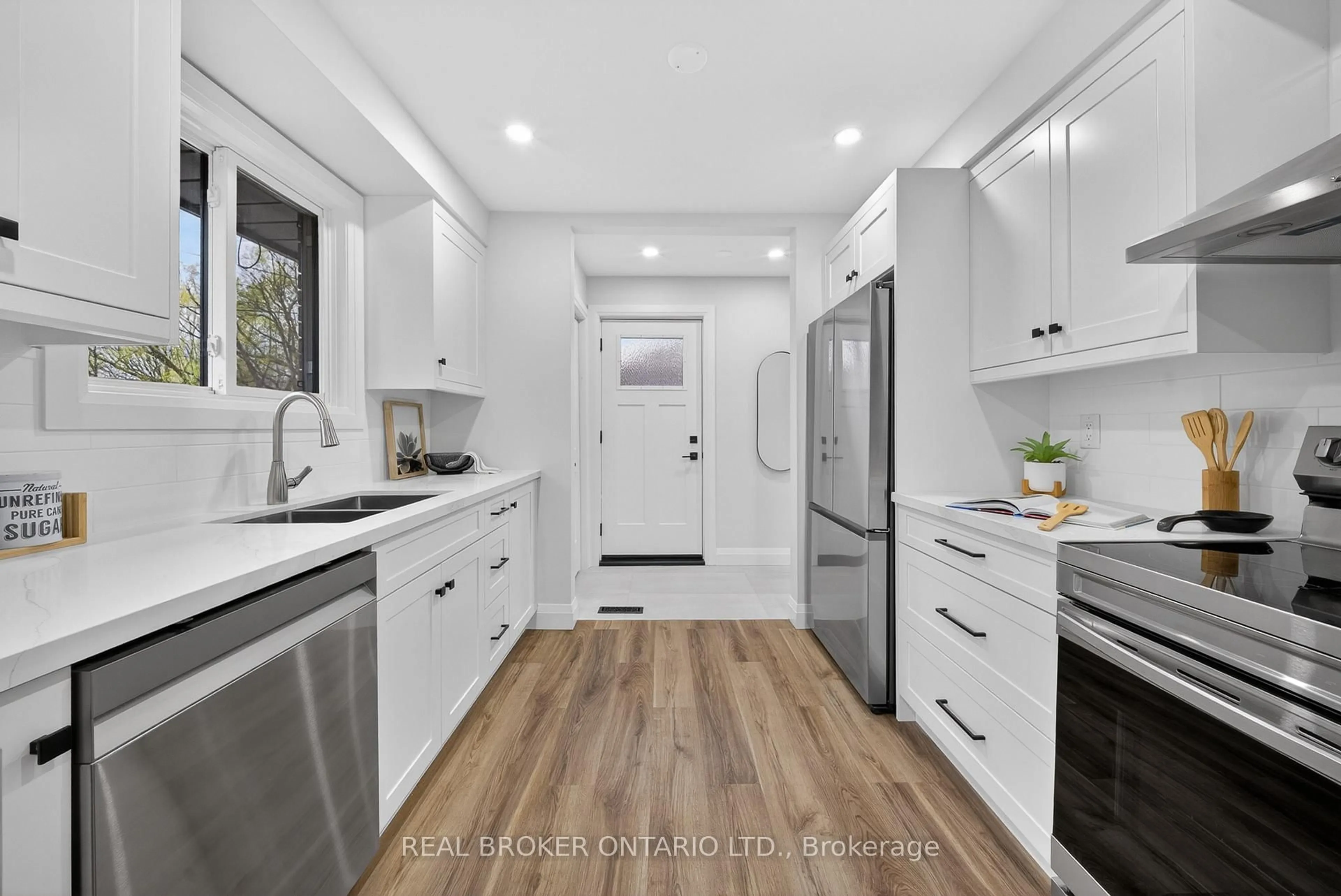 Contemporary kitchen, unknown for 201 Ridge St, Hamilton Ontario L9A 2X6