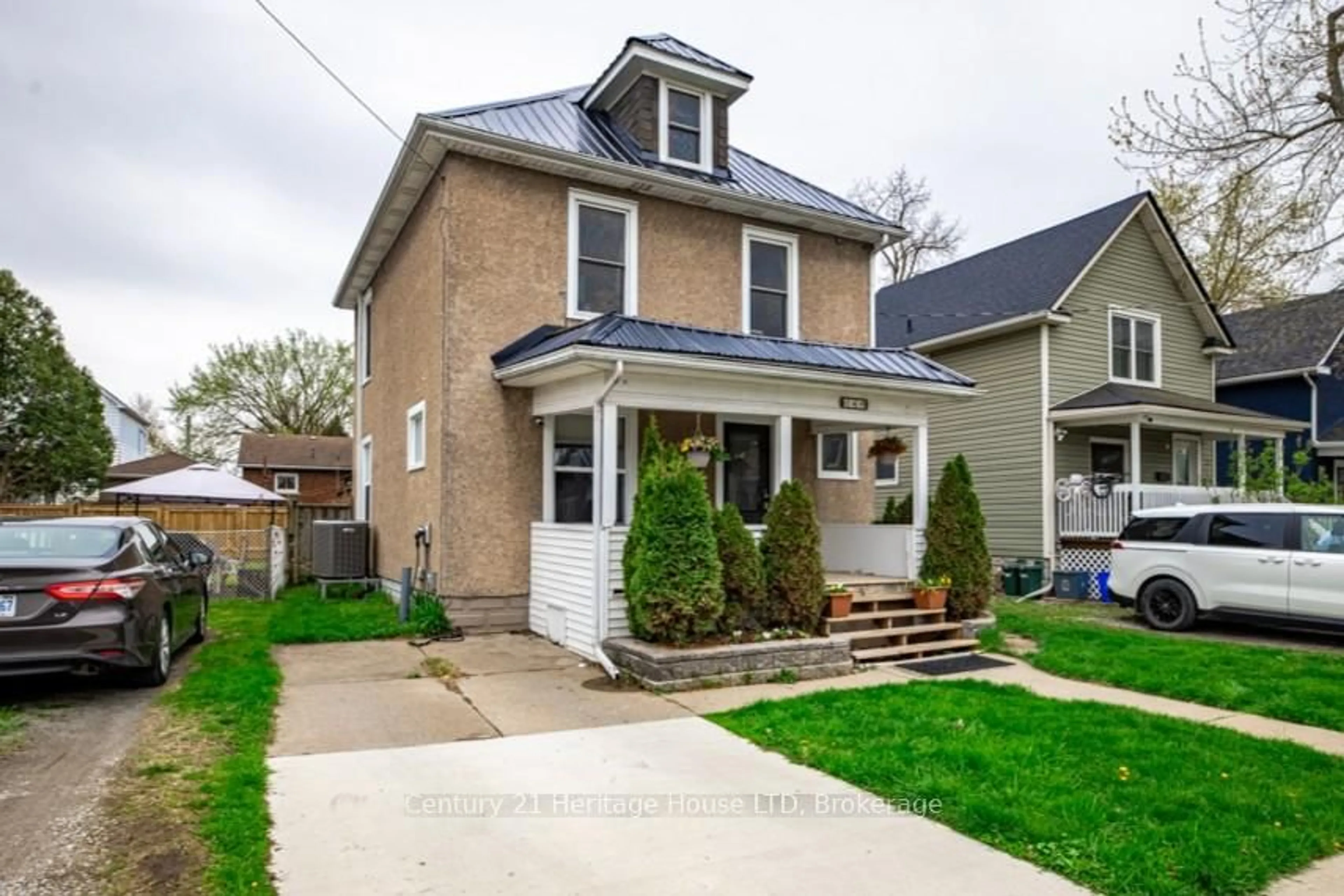 Home with brick exterior material, street for 149 Bald St, Welland Ontario L3C 5C5