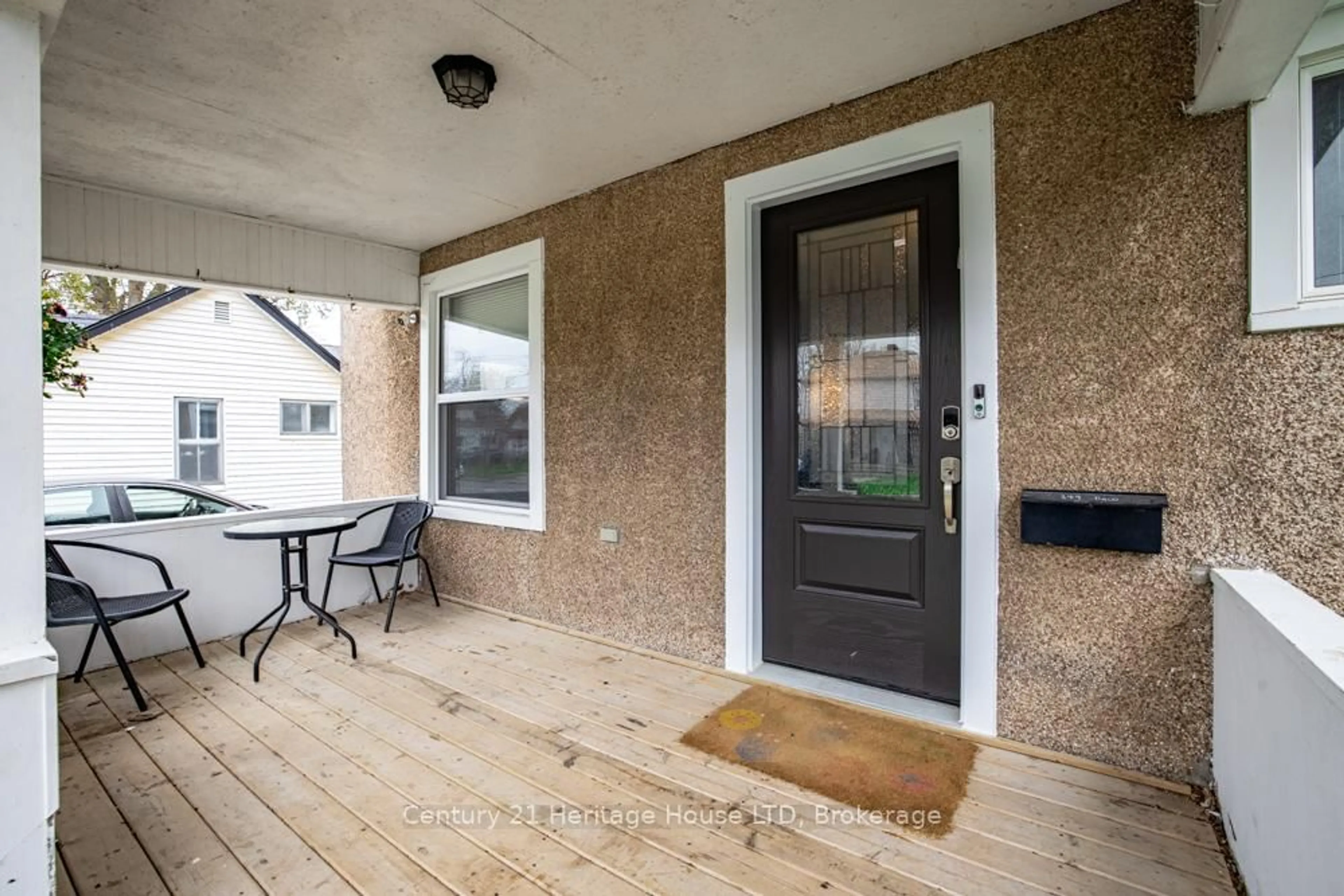 Indoor entryway for 149 Bald St, Welland Ontario L3C 5C5