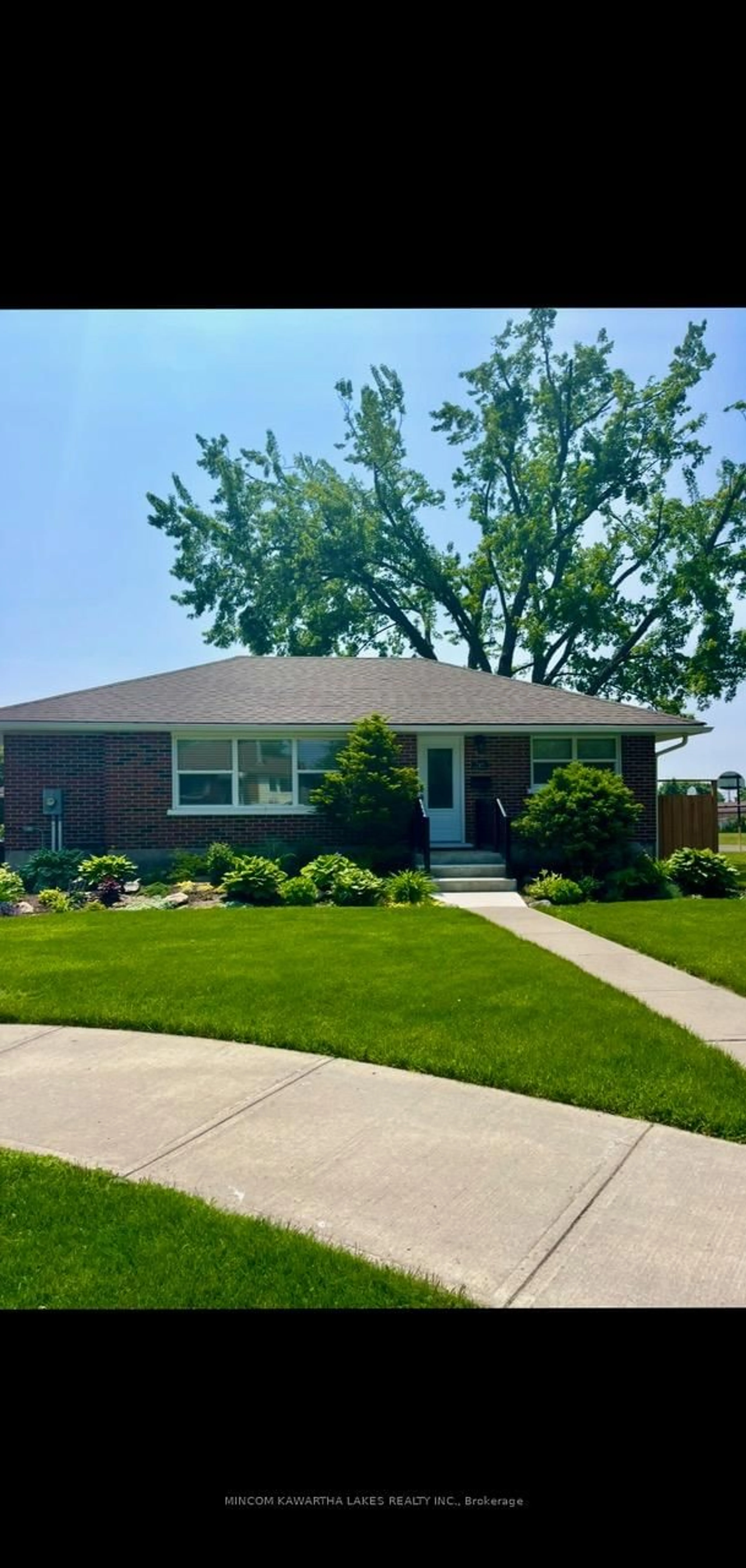 Home with brick exterior material, street for 727 Bellaire St, Peterborough Ontario K9J 3Y7