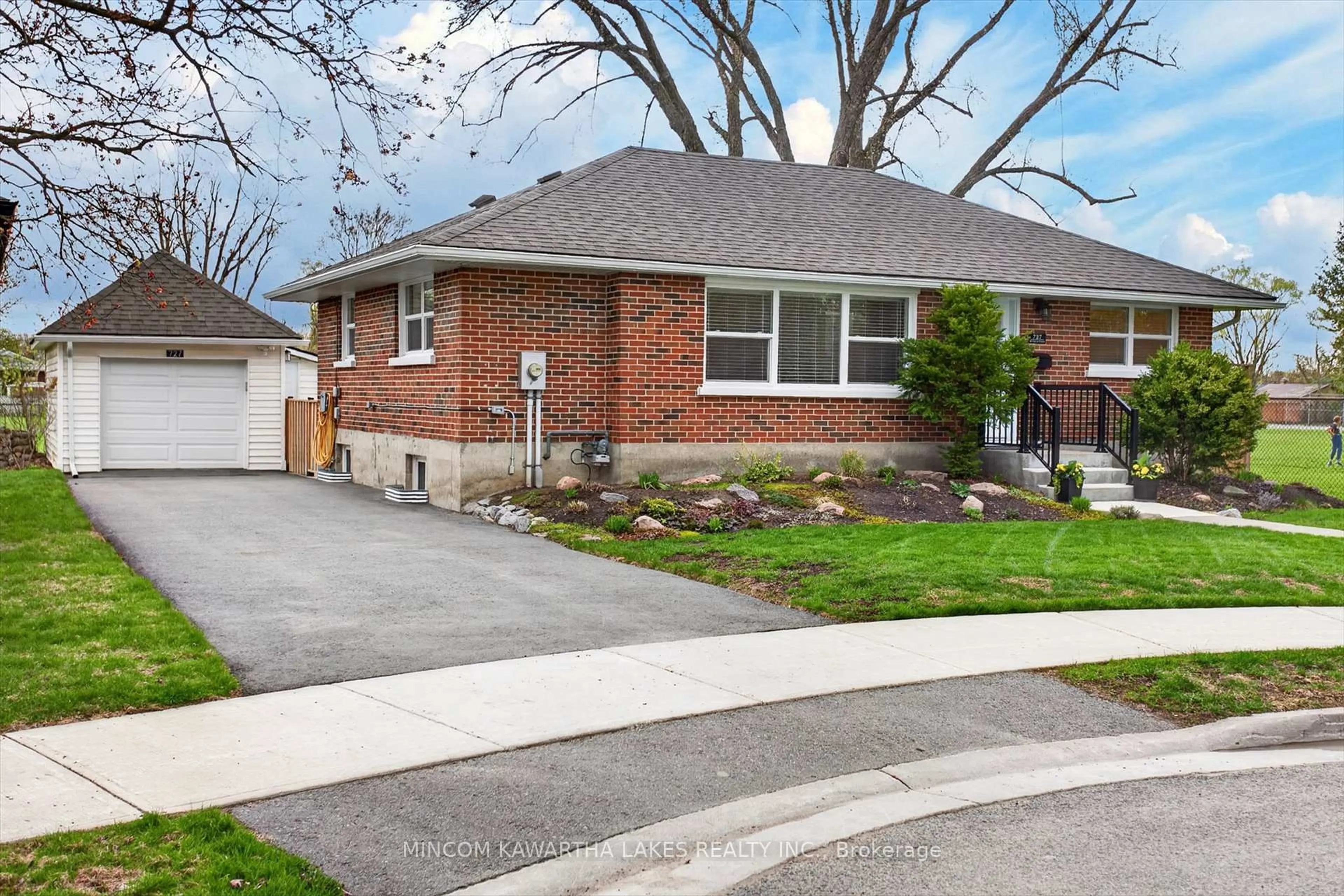 Home with brick exterior material, street for 727 Bellaire St, Peterborough Ontario K9J 3Y7