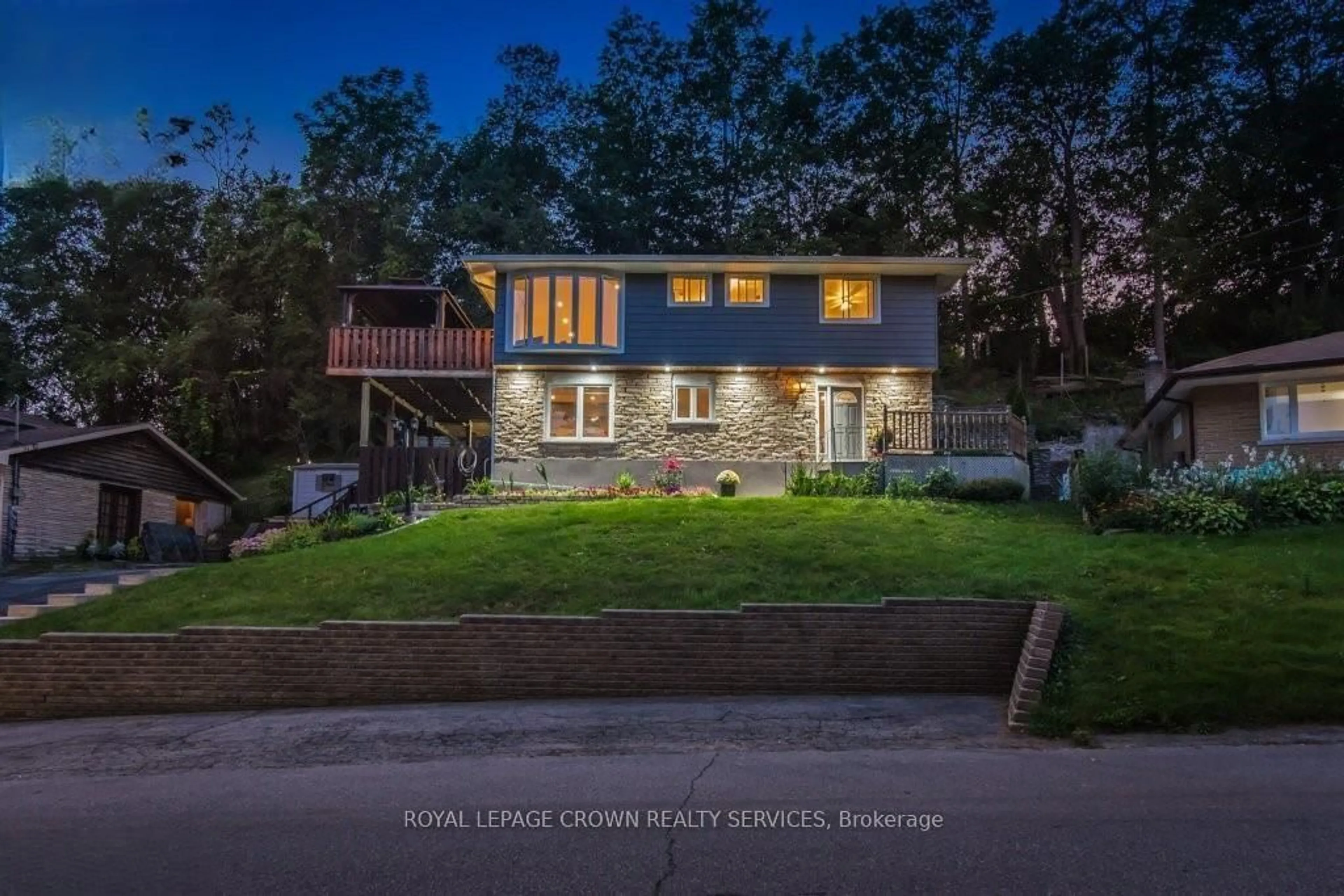 Home with brick exterior material, street for 22 Dundonald Rd, Cambridge Ontario N1S 3H3