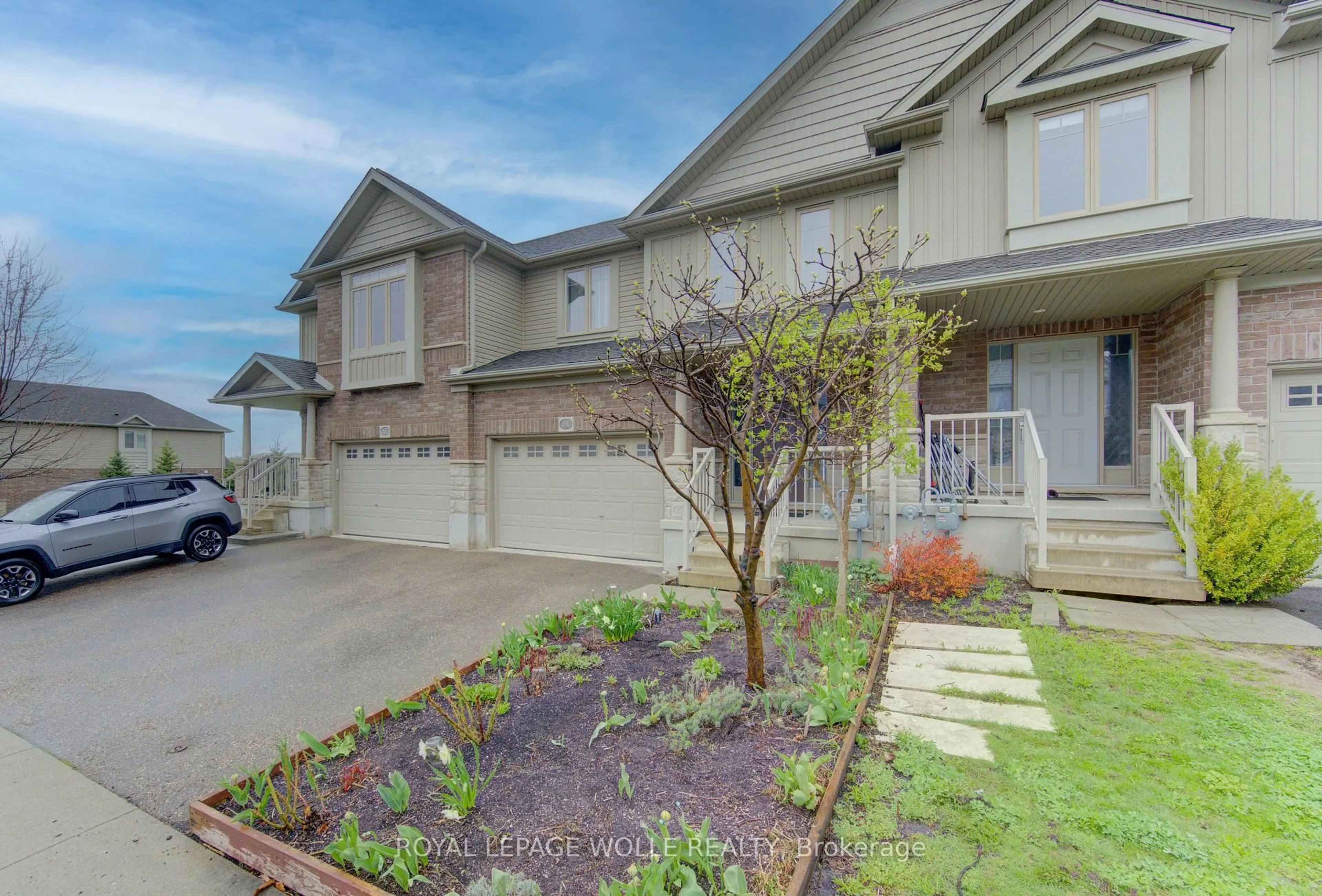A pic from outside/outdoor area/front of a property/back of a property/a pic from drone, street for 430 Avens St, Waterloo Ontario N2V 0B5