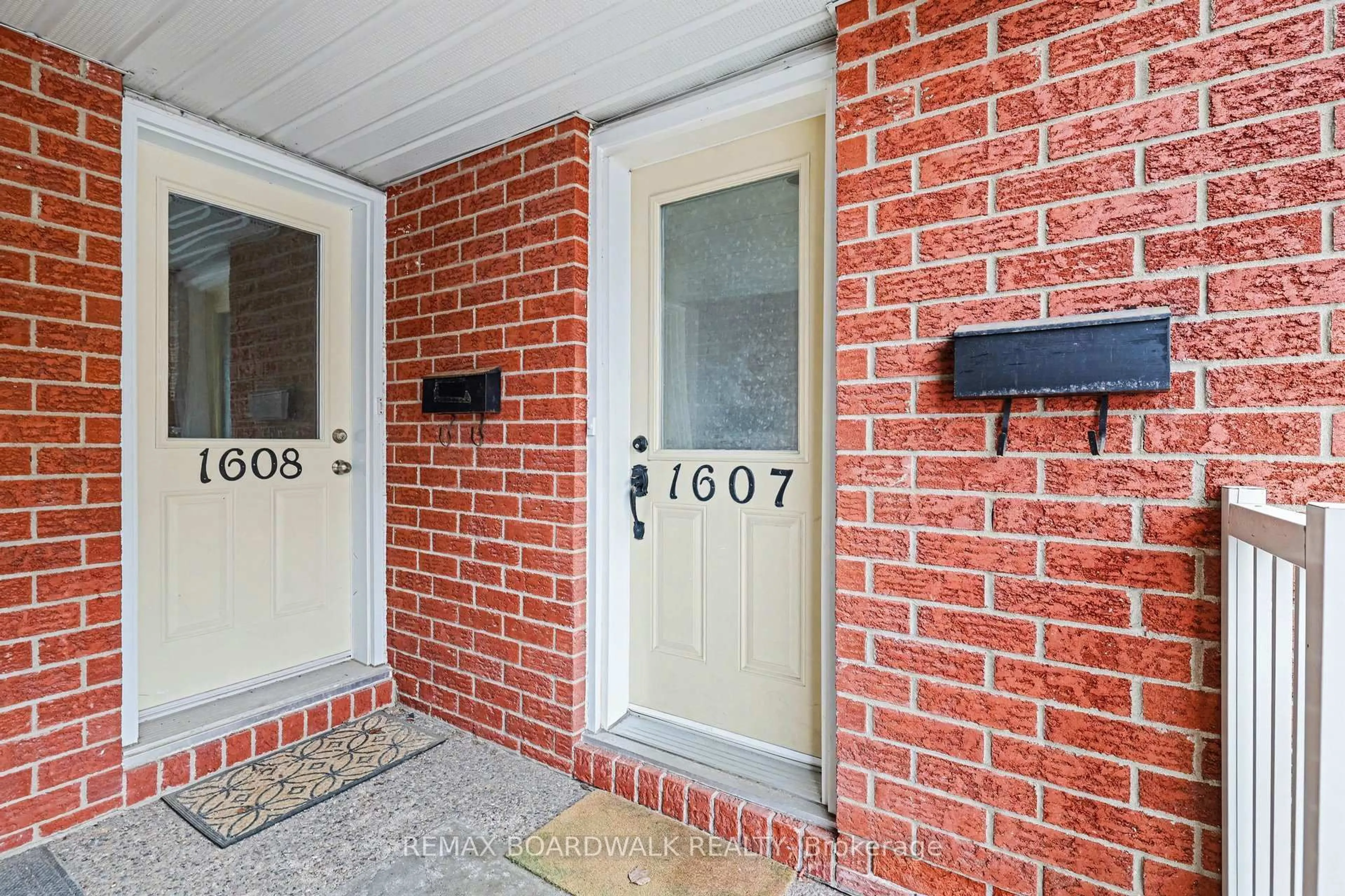 Unknown for 1607 Locksley Lane, Ottawa Ontario K1J 1B6