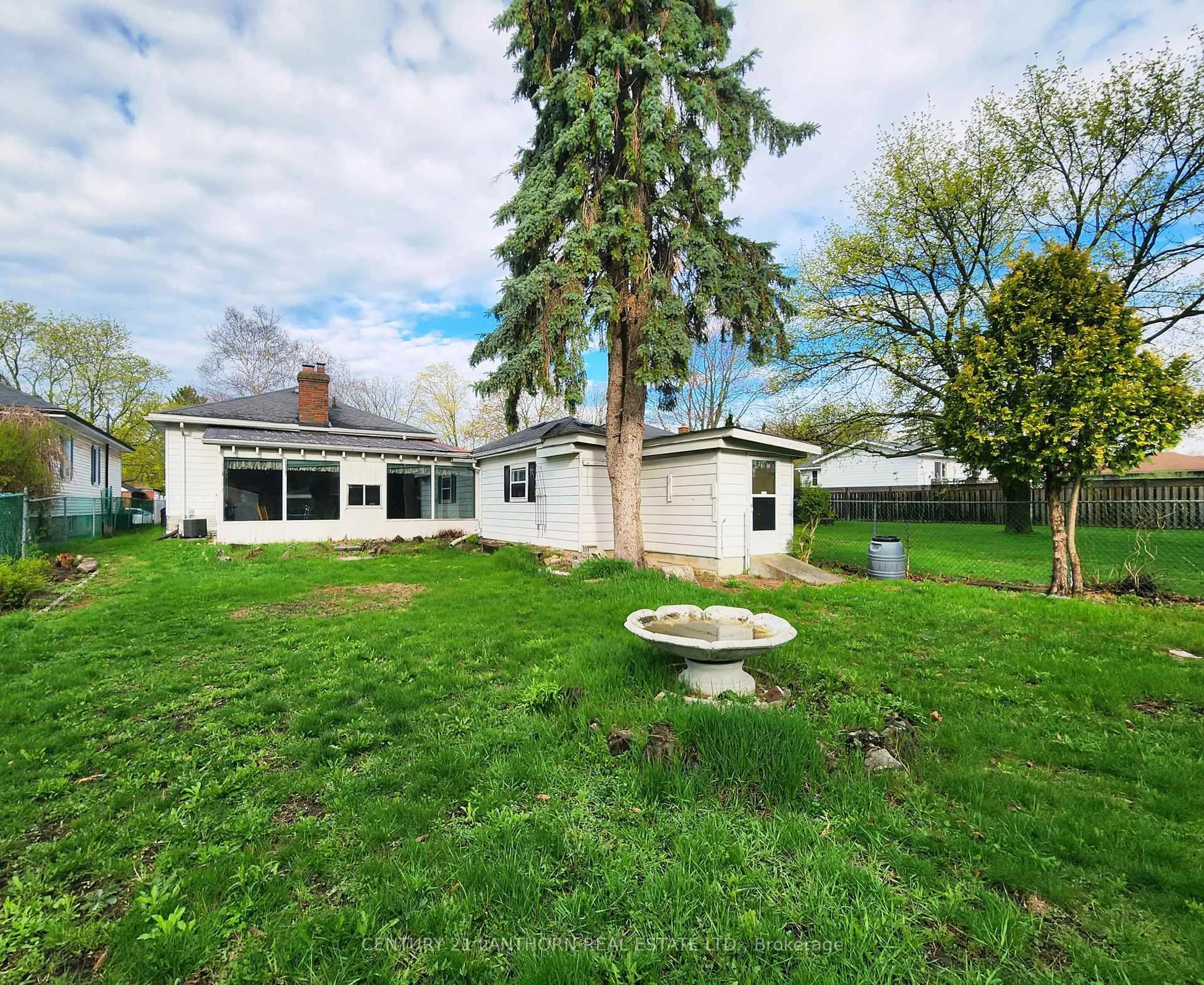 A pic from outside/outdoor area/front of a property/back of a property/a pic from drone, street for 233 Herchimer Ave, Belleville Ontario K8N 4H1