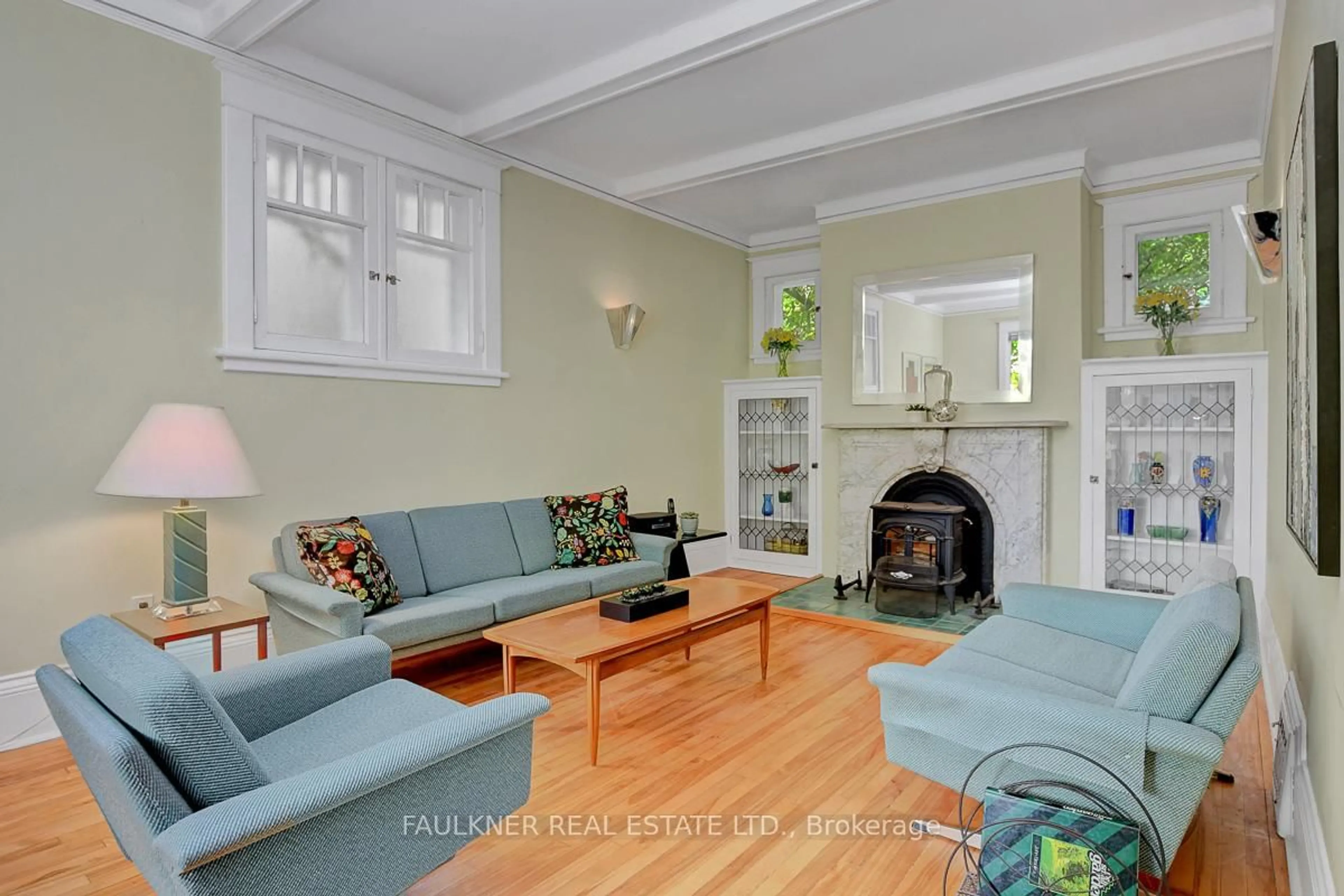 Living room with furniture, unknown for 211 Sunnyside Ave, Ottawa Ontario K1S 0R4