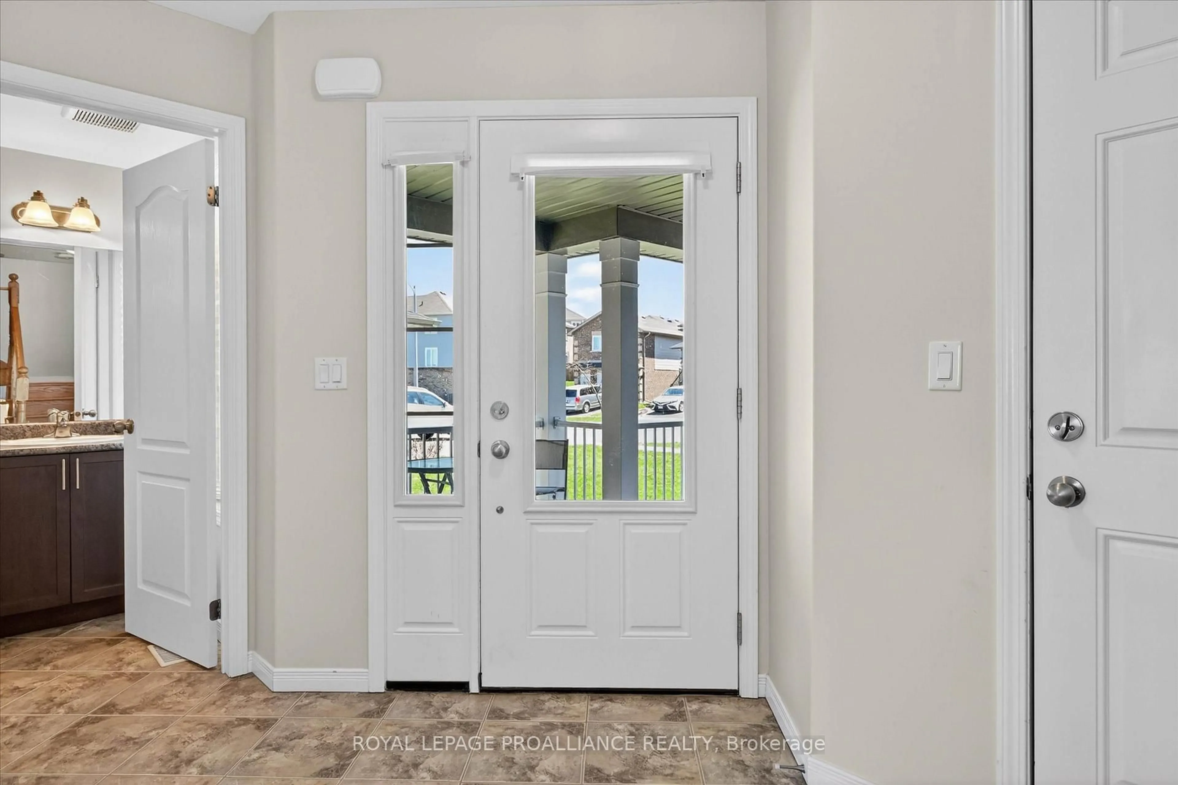 Indoor entryway for 266 Louden Terr, Peterborough Ontario K9J 0C3