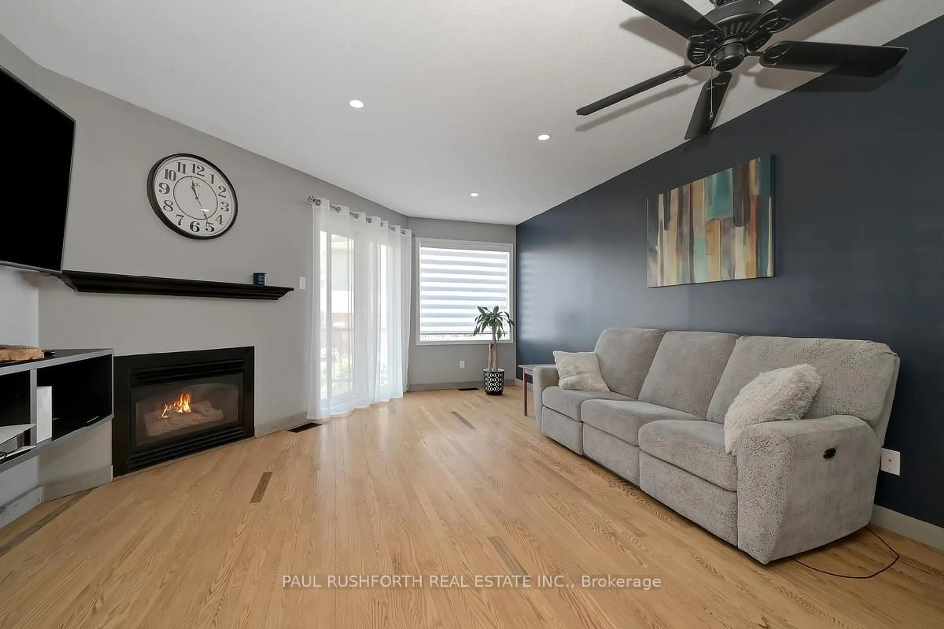 Living room with furniture, wood/laminate floor for 1400 Wildberry Crt #11, Ottawa Ontario K1C 7K6