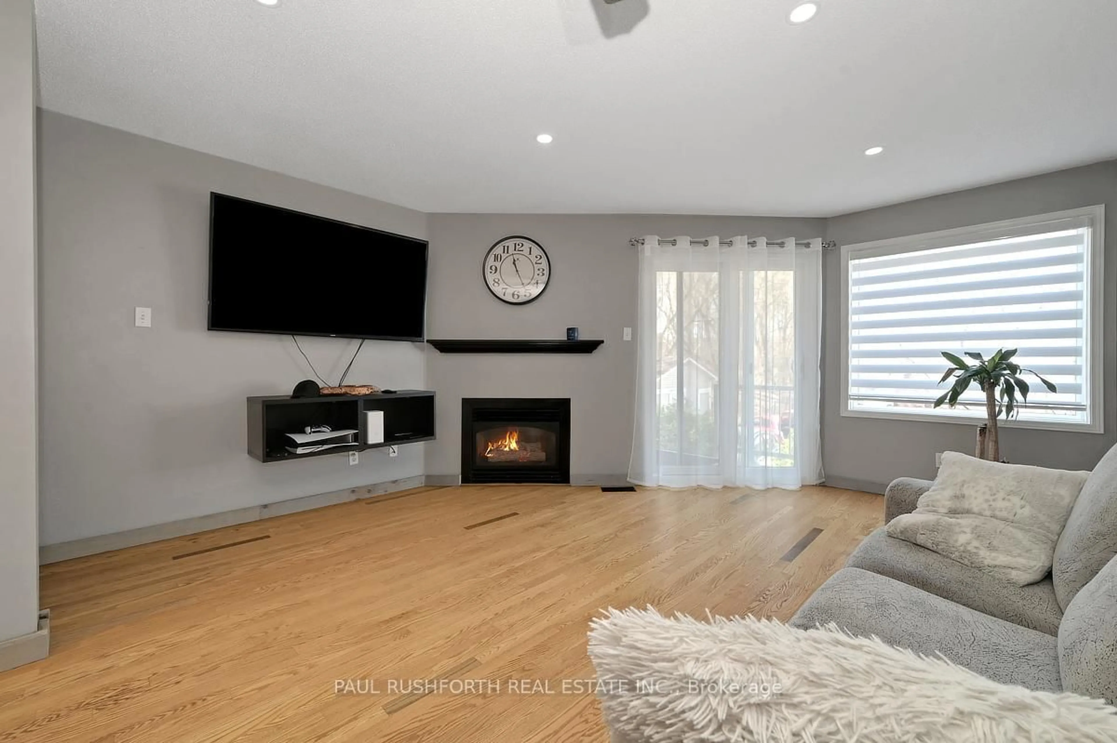 Living room with furniture, wood/laminate floor for 1400 Wildberry Crt #11, Ottawa Ontario K1C 7K6