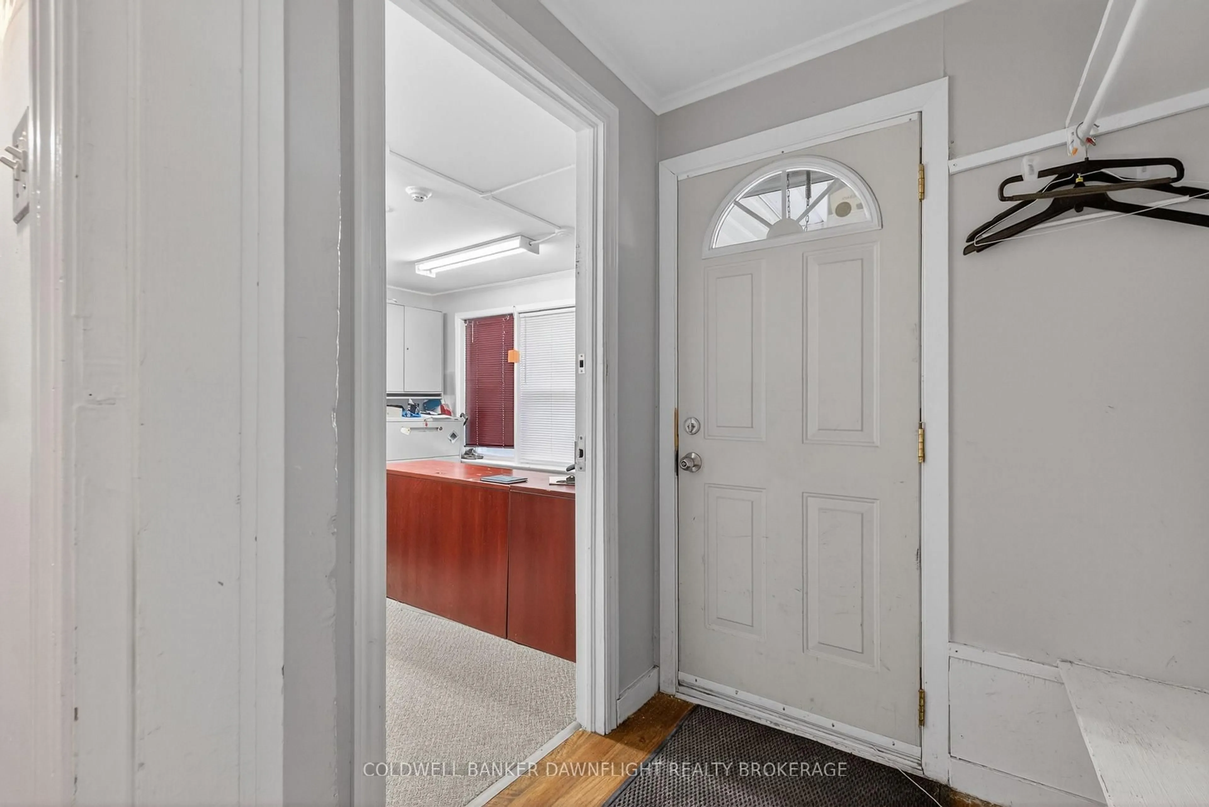 Indoor entryway for 193 Wharncliffe Rd, London South Ontario N6J 2K8