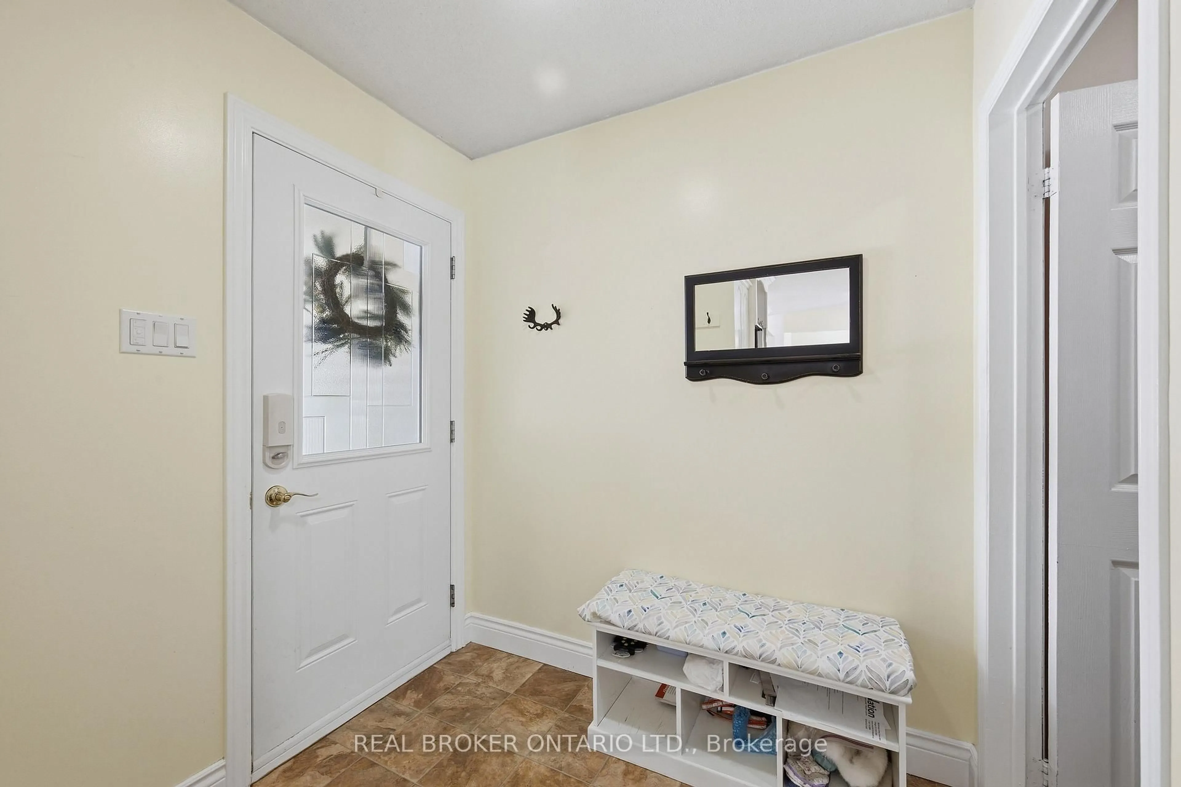 Indoor entryway for 189 Maple Grove St, The Nation Ontario K0A 1W0