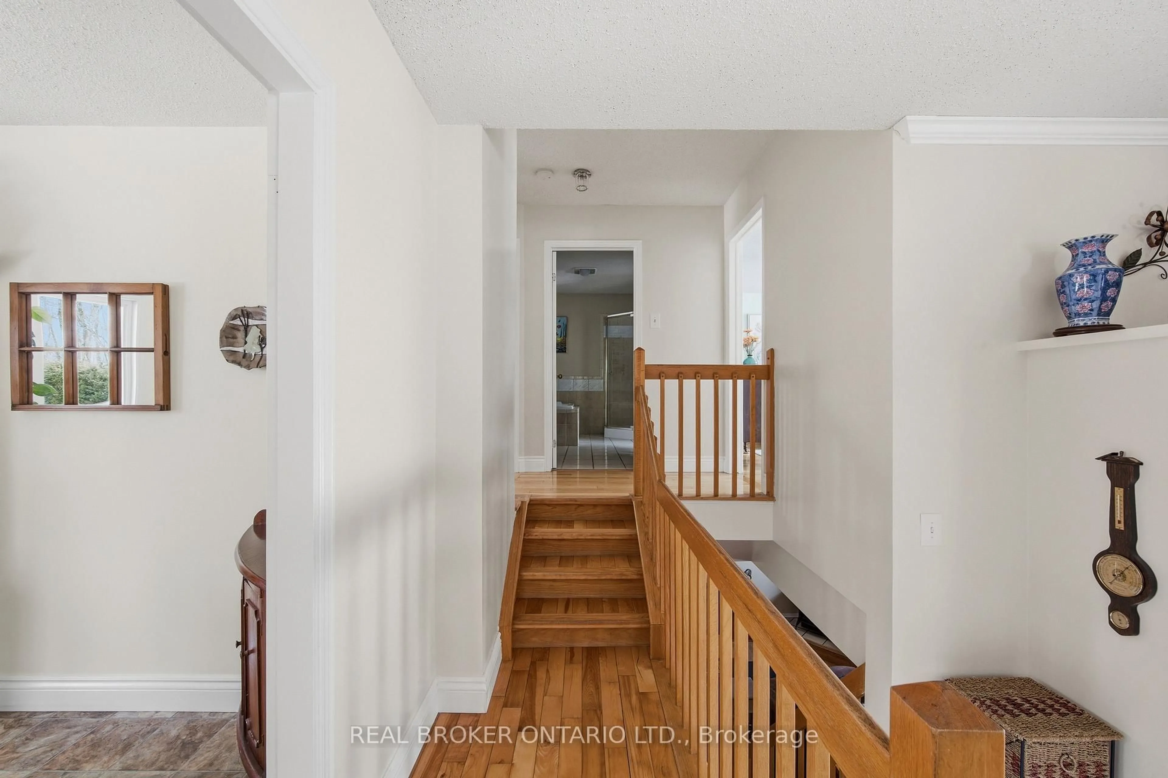 Indoor foyer for 189 Maple Grove St, The Nation Ontario K0A 1W0