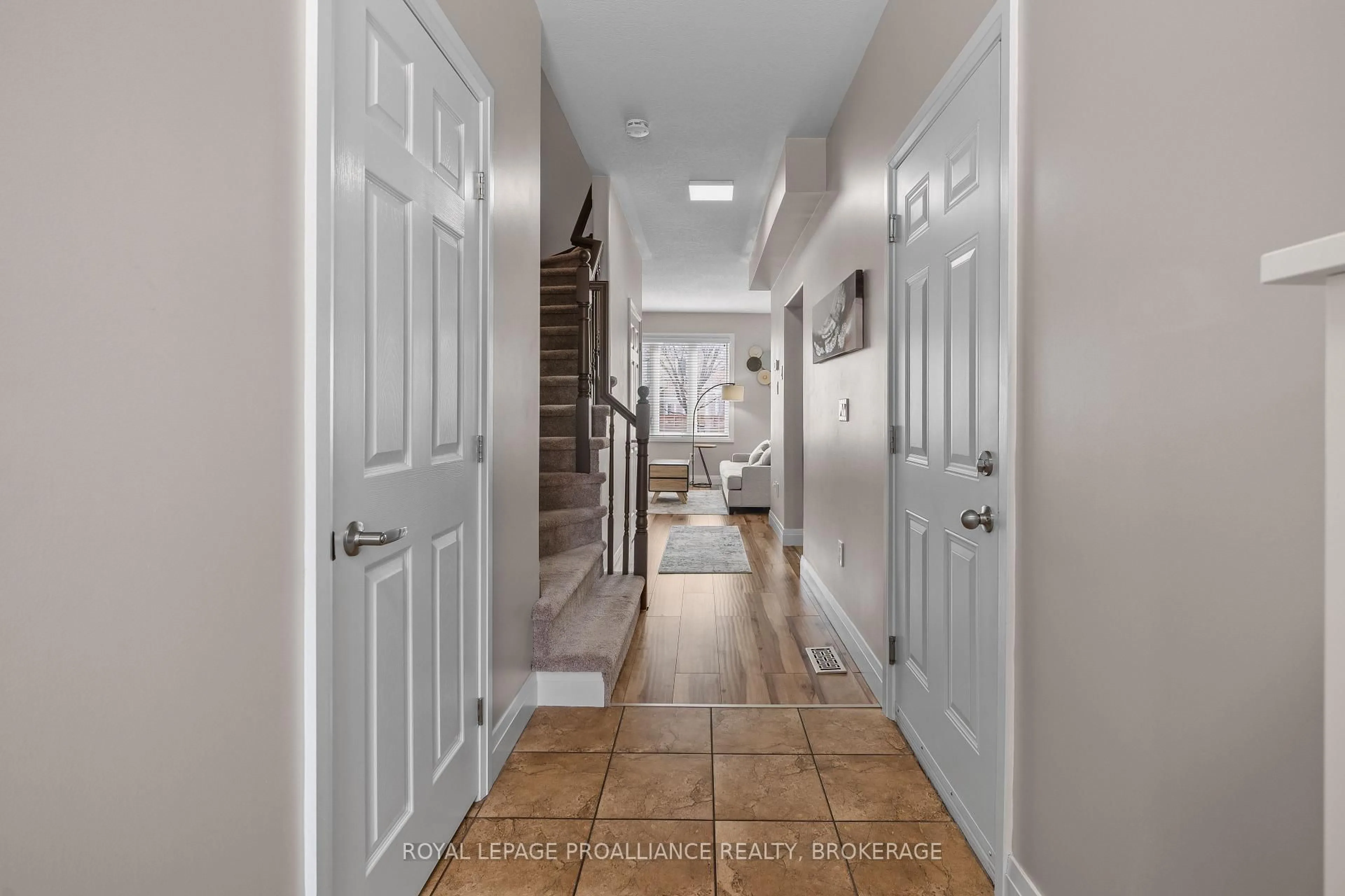 Indoor entryway for 831 Newmarket Lane, Kingston Ontario K7K 0C8