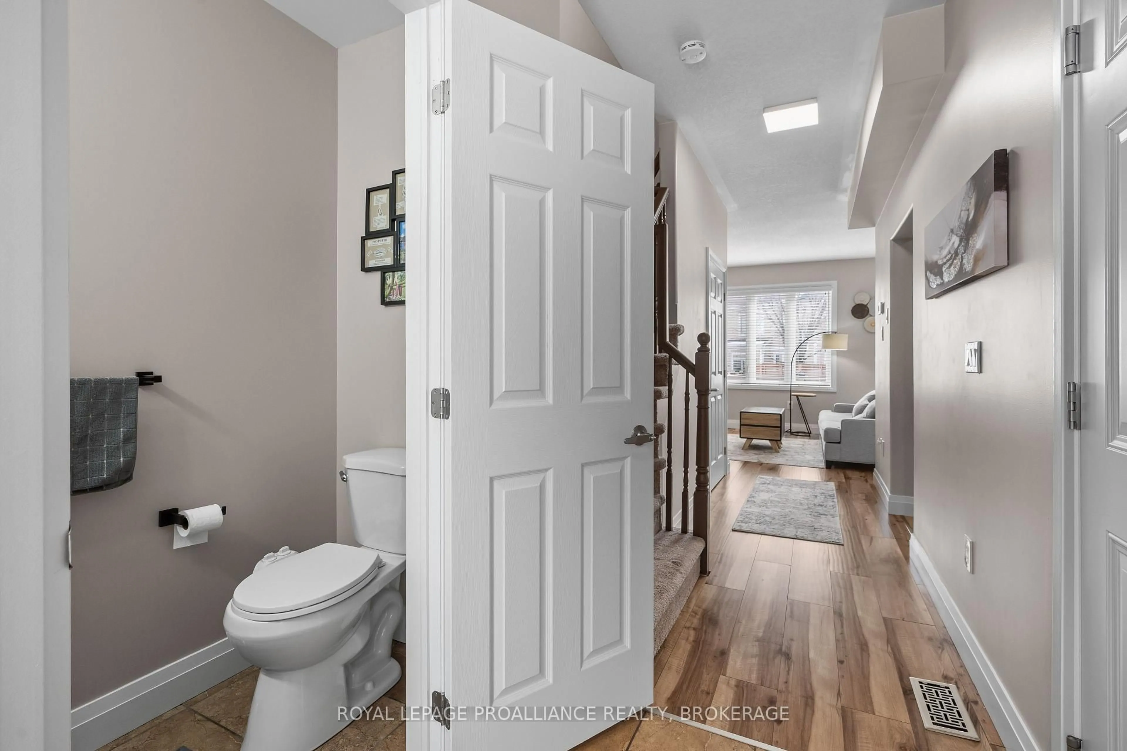 Indoor entryway for 831 Newmarket Lane, Kingston Ontario K7K 0C8