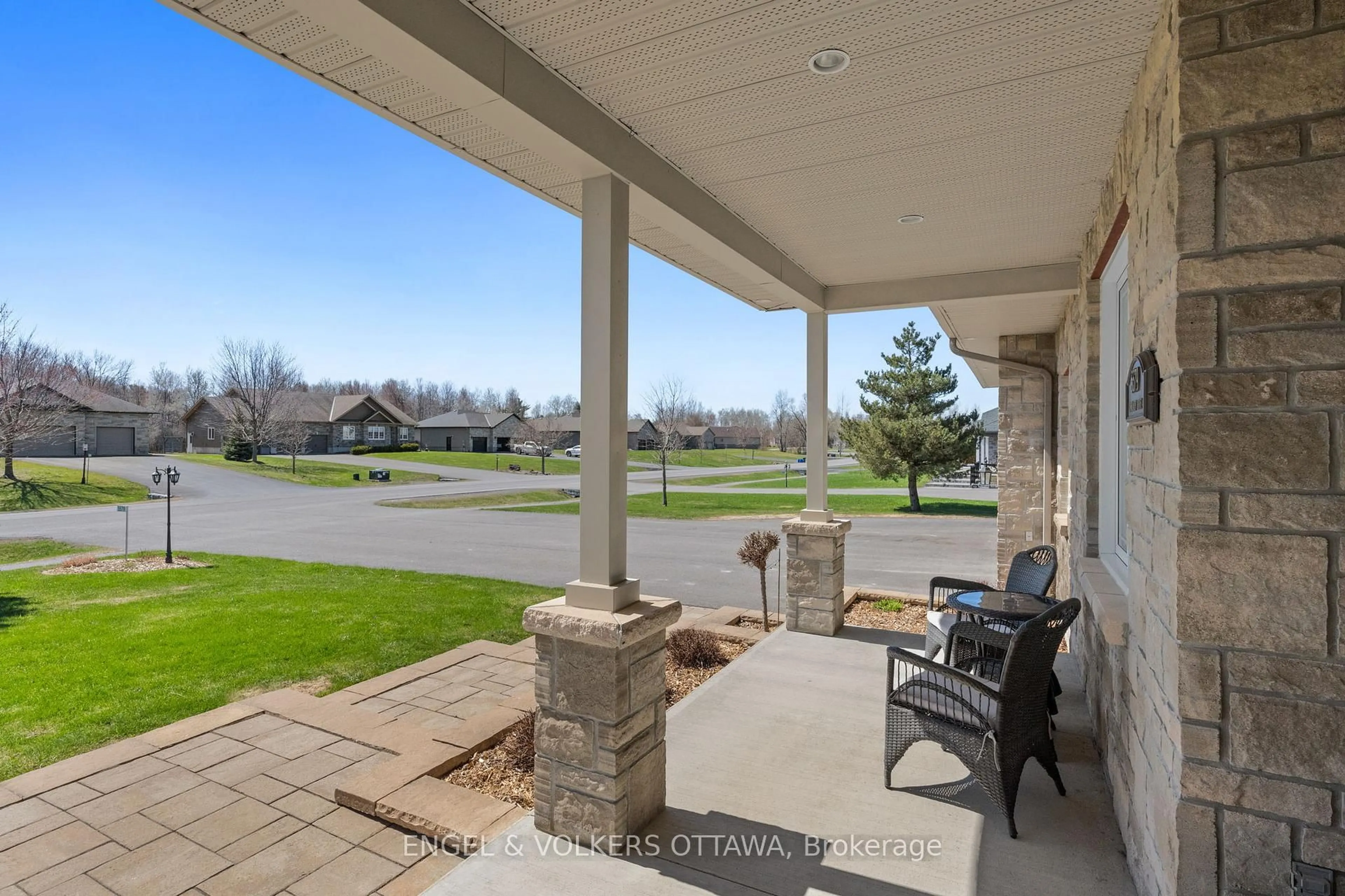 Patio, water/lake/river/ocean view for 5579 Lombardy Dr, Osgoode Ontario K0A 2W0