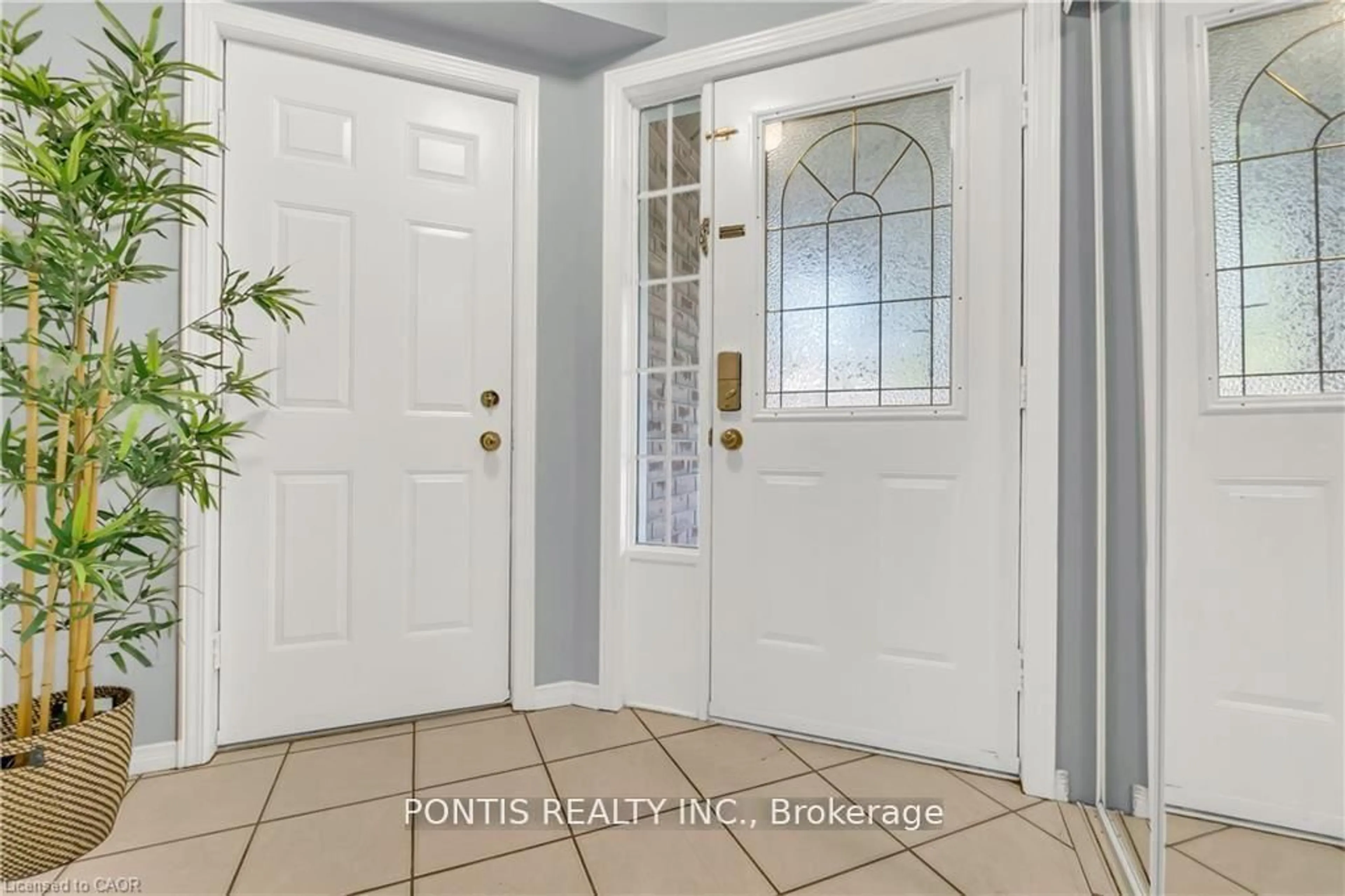 Indoor entryway for 40 Alderson Dr, Cambridge Ontario N3C 4C5