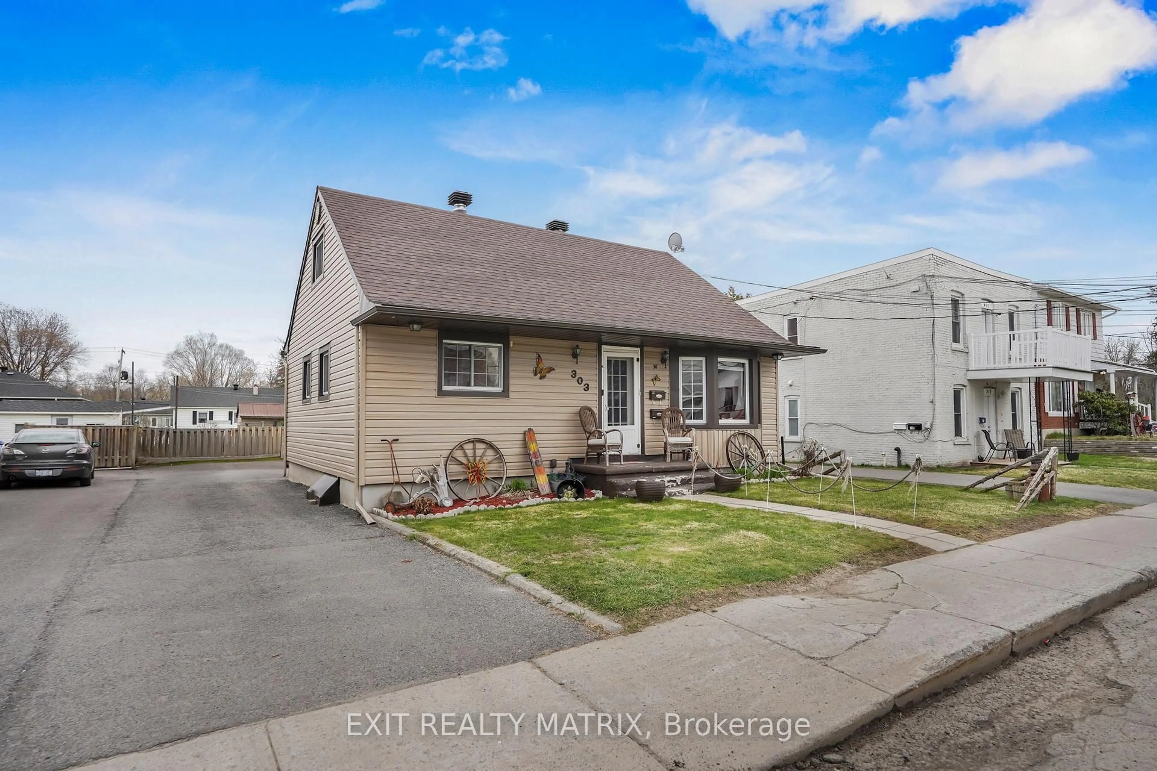 Unknown for 303 Kipling St, Hawkesbury Ontario K6A 2N3