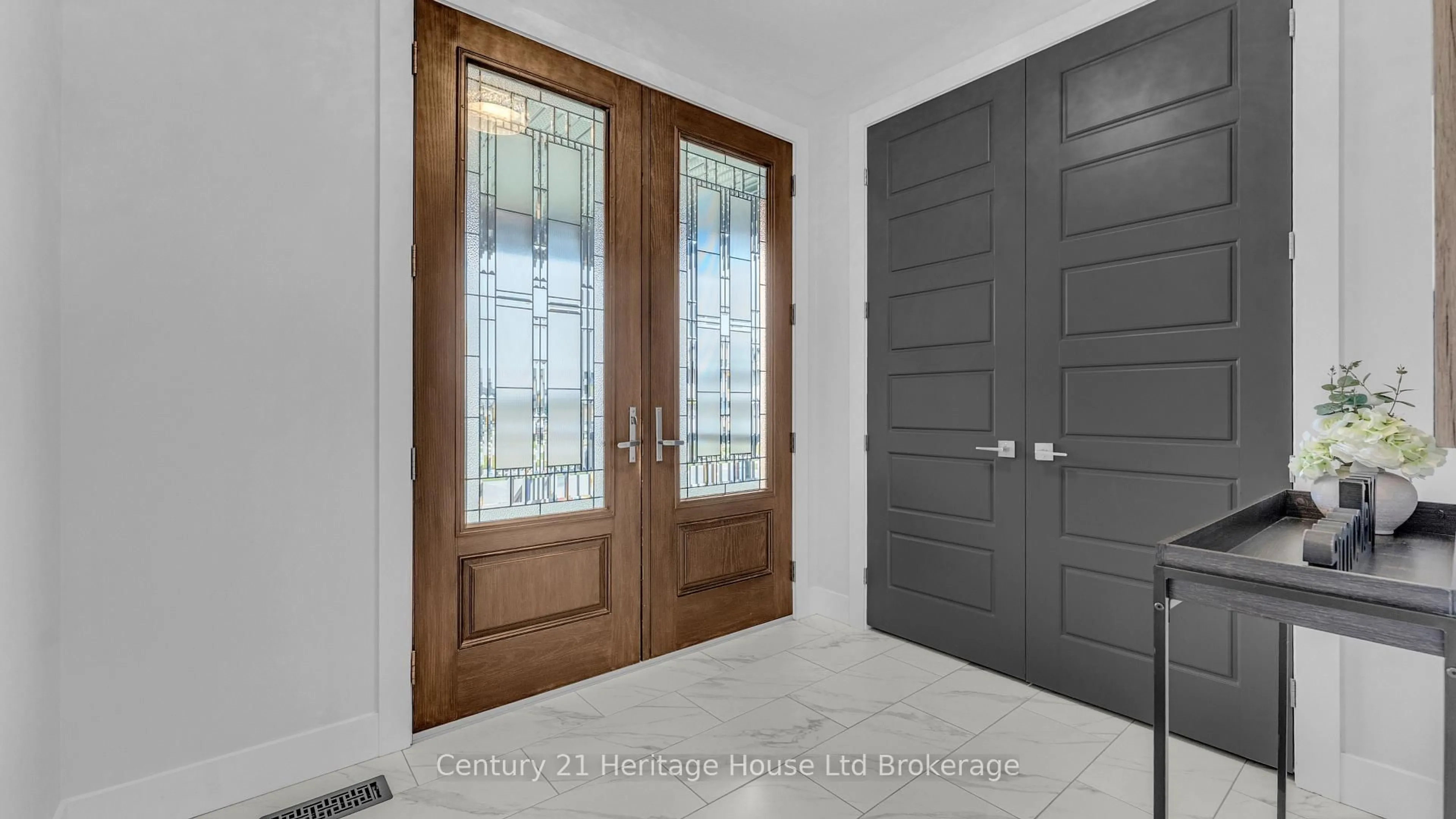 Indoor entryway for 1411 Sandbar St, London North Ontario N6G 0V4