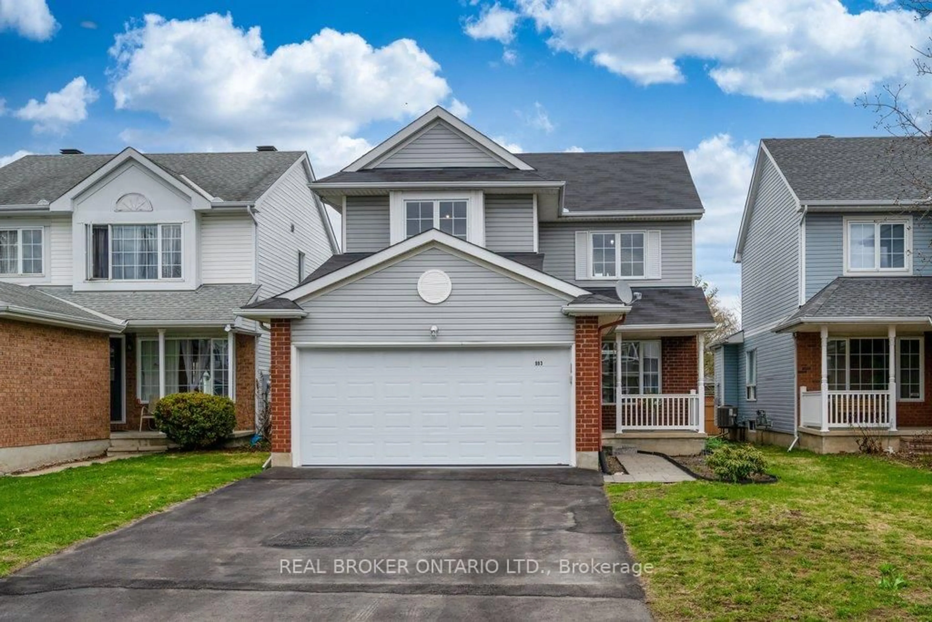 Home with vinyl exterior material, street for 993 Sheenboro Cres, Ottawa Ontario K4A 3M8