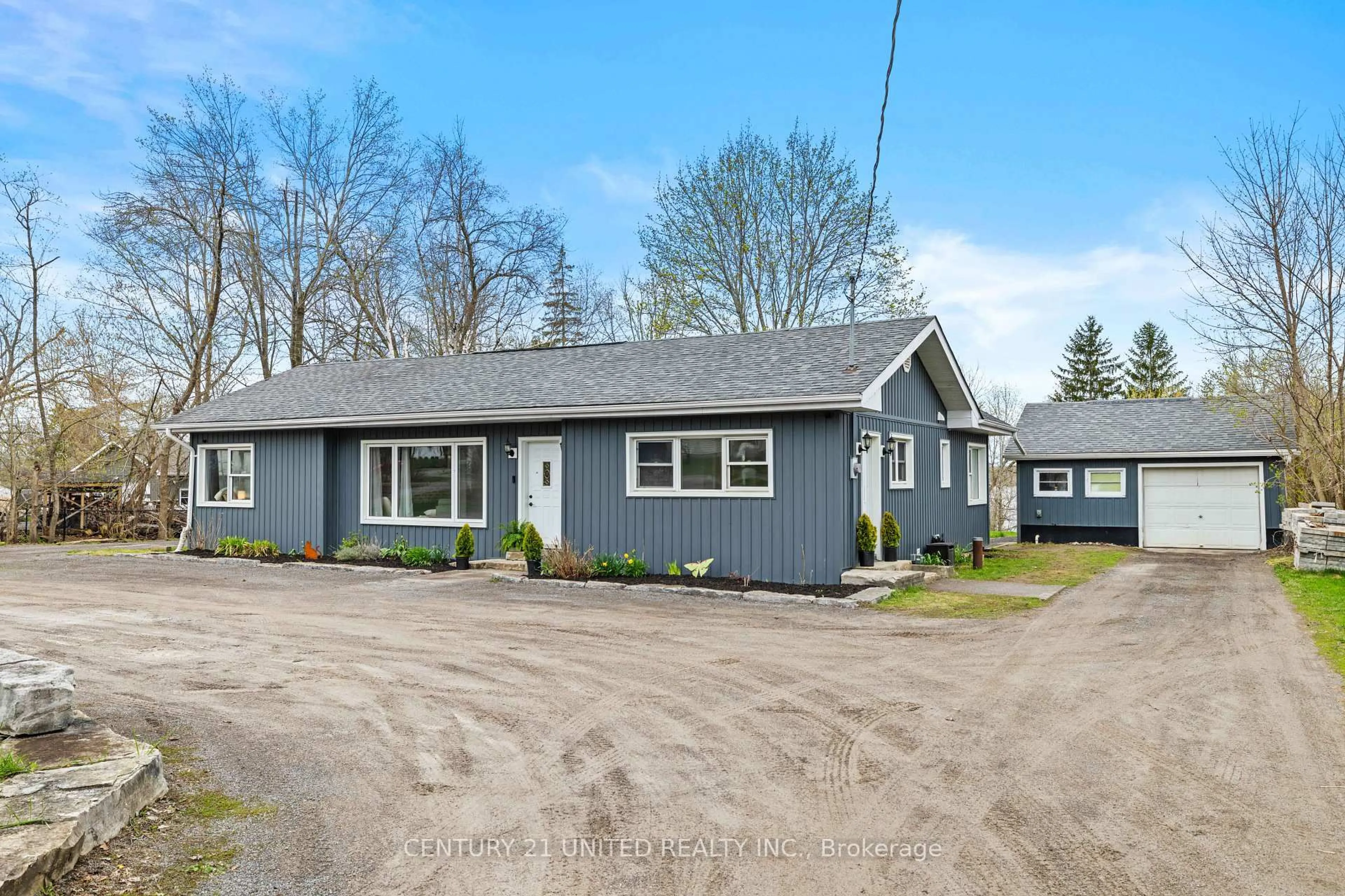 A pic from outside/outdoor area/front of a property/back of a property/a pic from drone, street for 1000 Ward St, Selwyn Ontario K0L 1H0