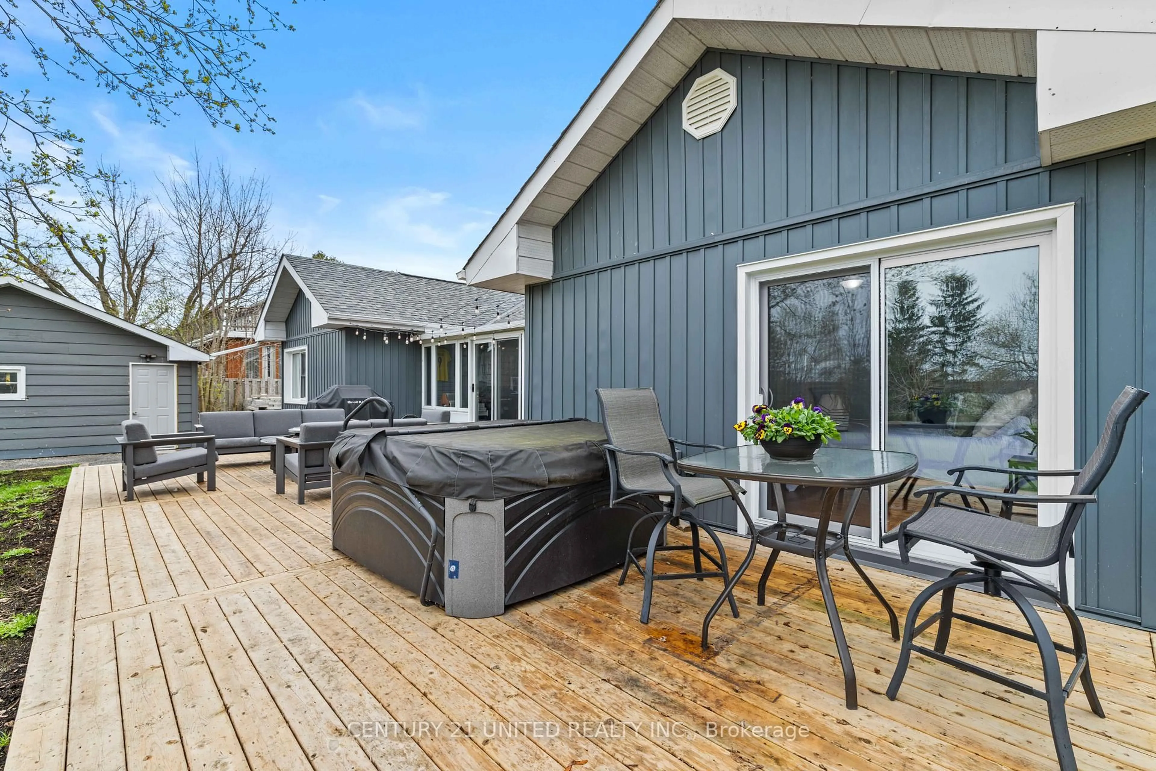 Patio, unknown for 1000 Ward St, Selwyn Ontario K0L 1H0
