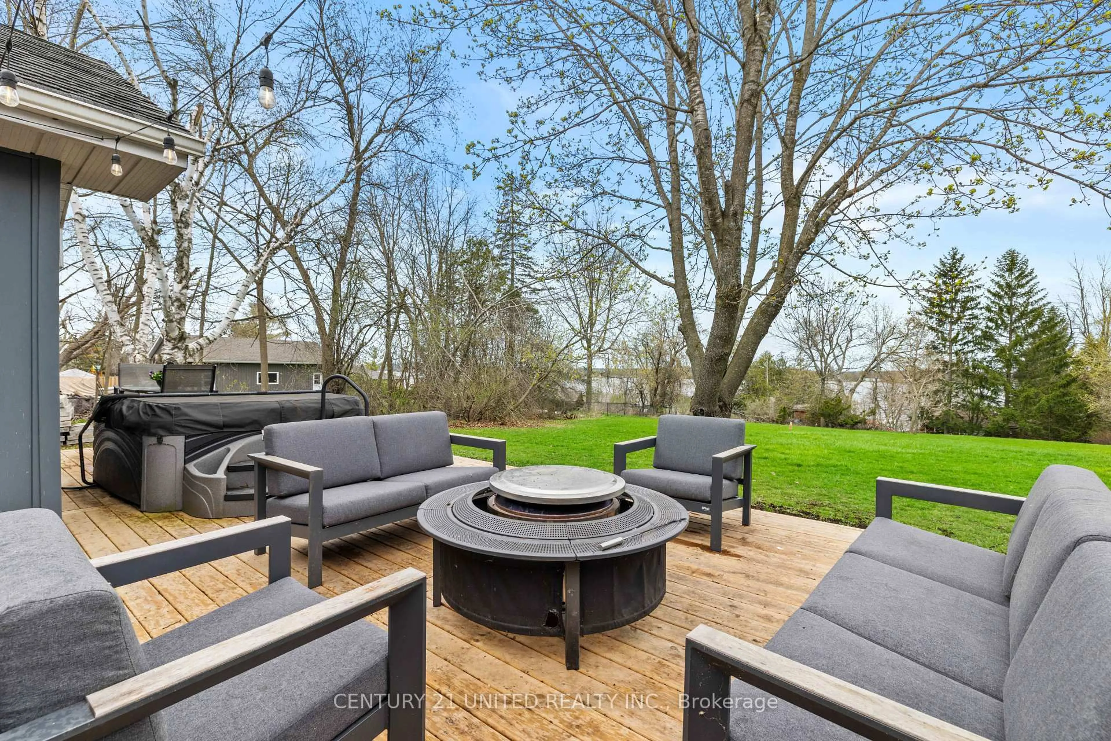 Patio, unknown for 1000 Ward St, Selwyn Ontario K0L 1H0