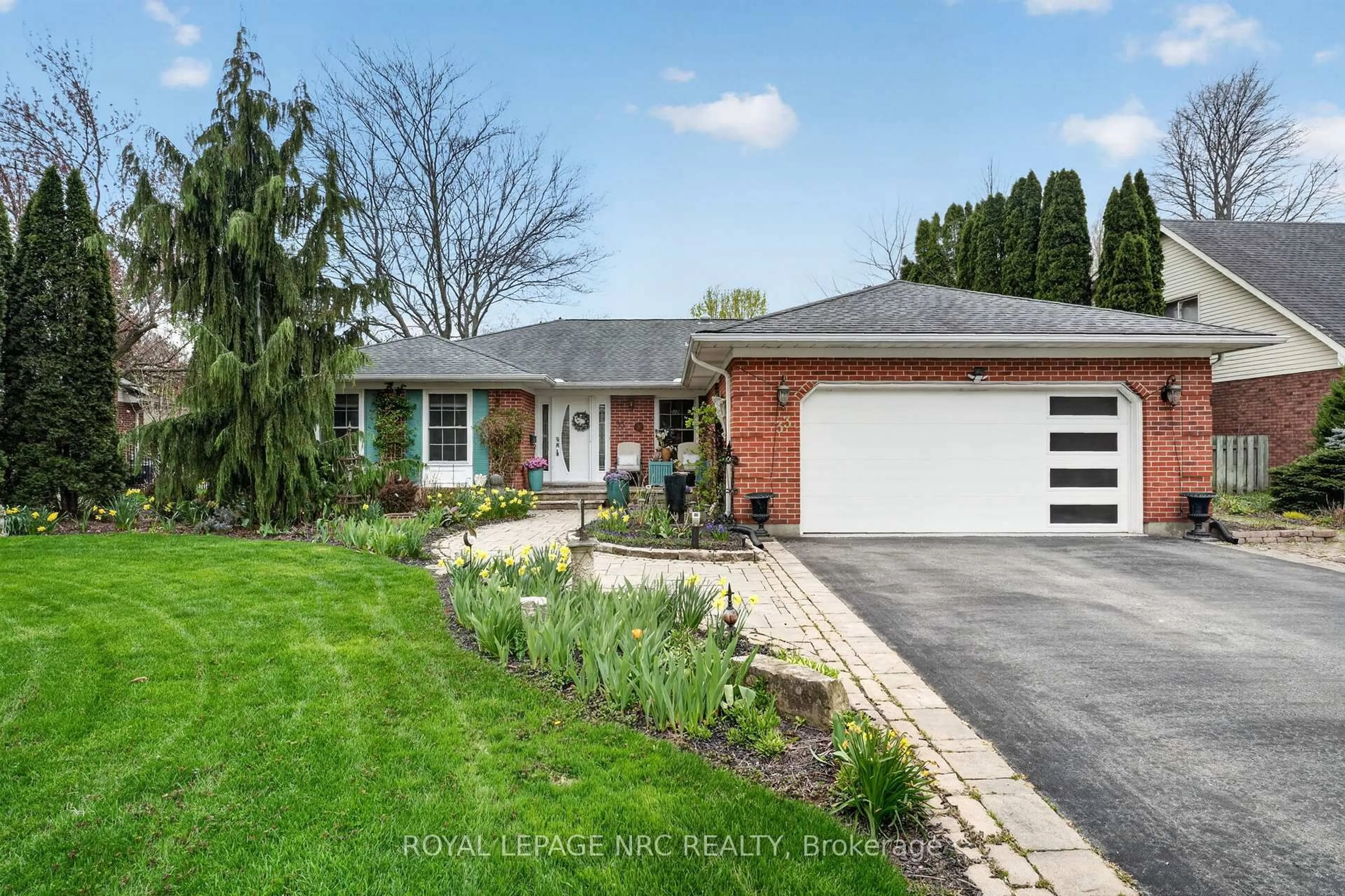 Home with brick exterior material, street for 33 Colonel Butler Cres, Niagara-on-the-Lake Ontario L0S 1J0
