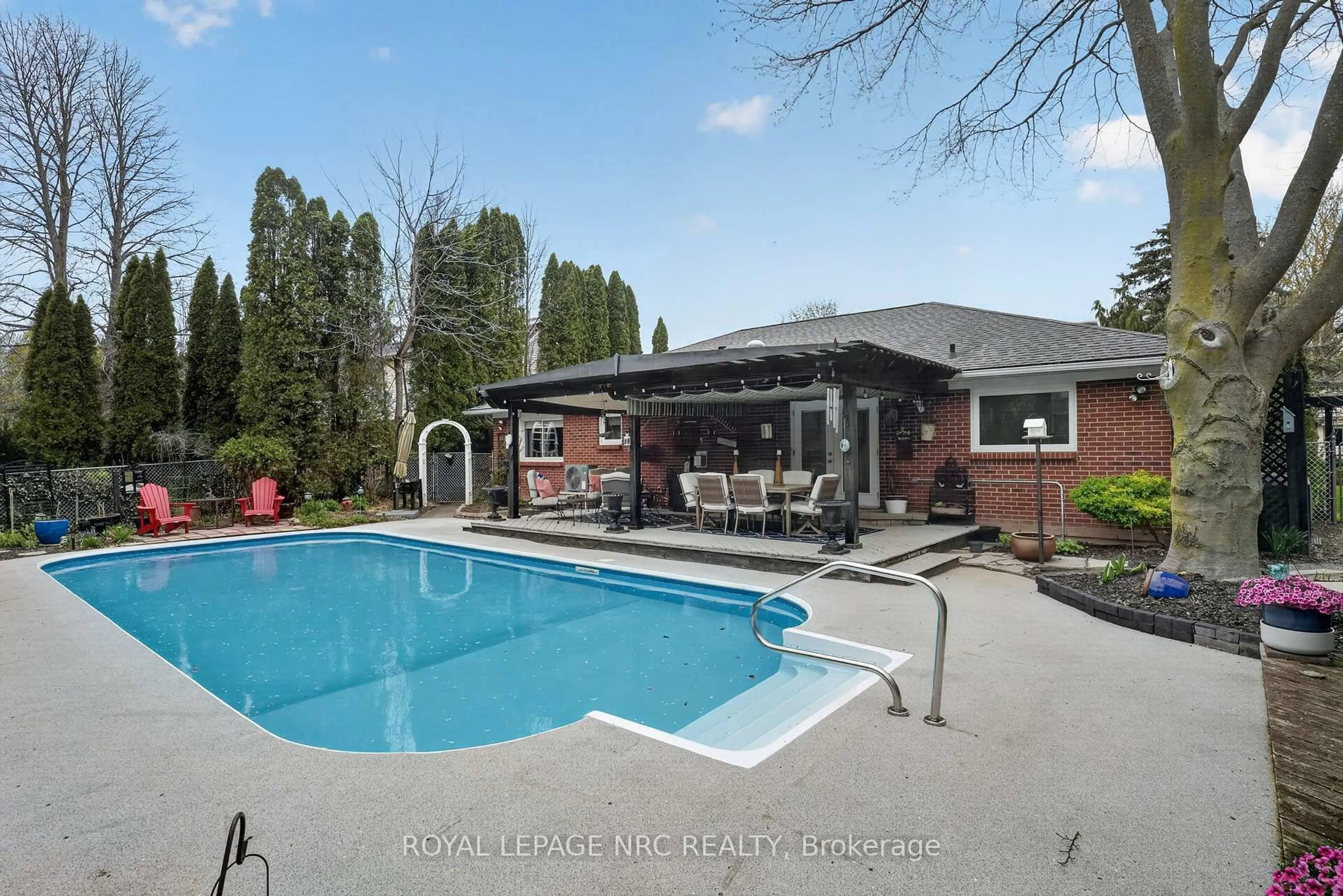 Pool for 33 Colonel Butler Cres, Niagara-on-the-Lake Ontario L0S 1J0