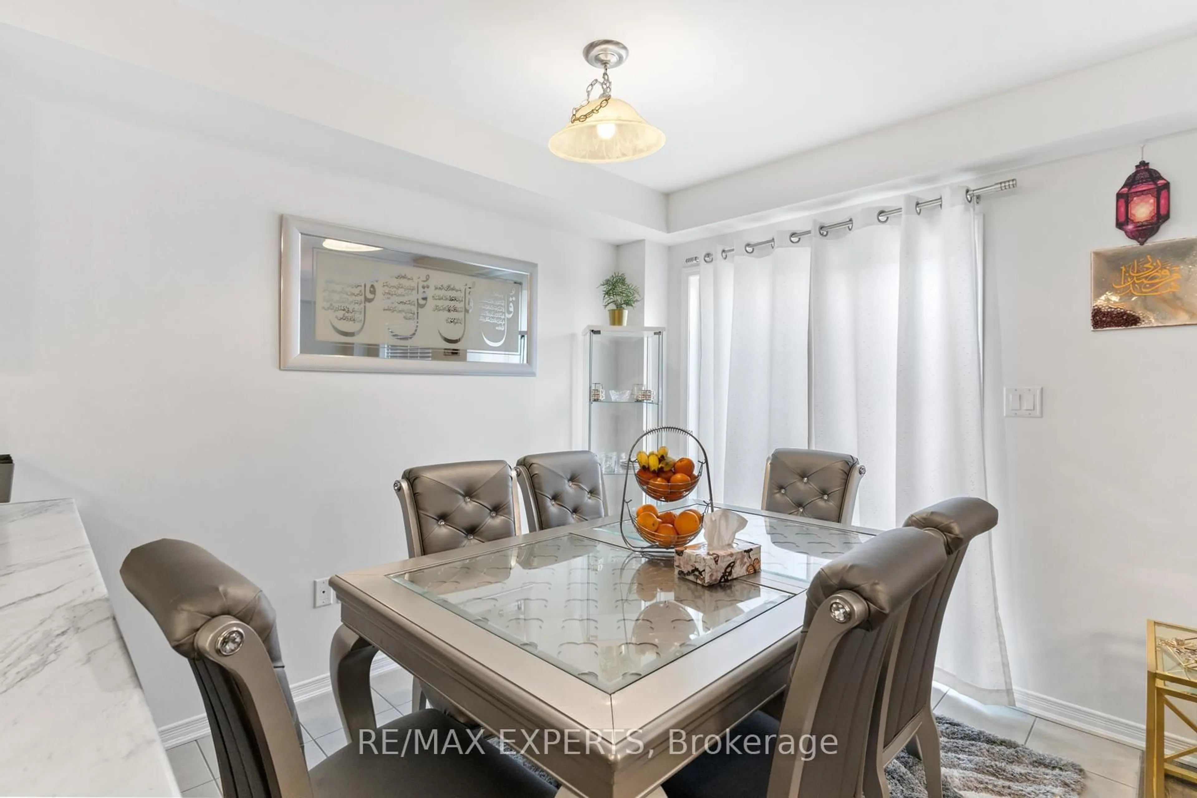 Dining room, unknown for 405 Pumpkin Pass, Hamilton Ontario L0R 1C0