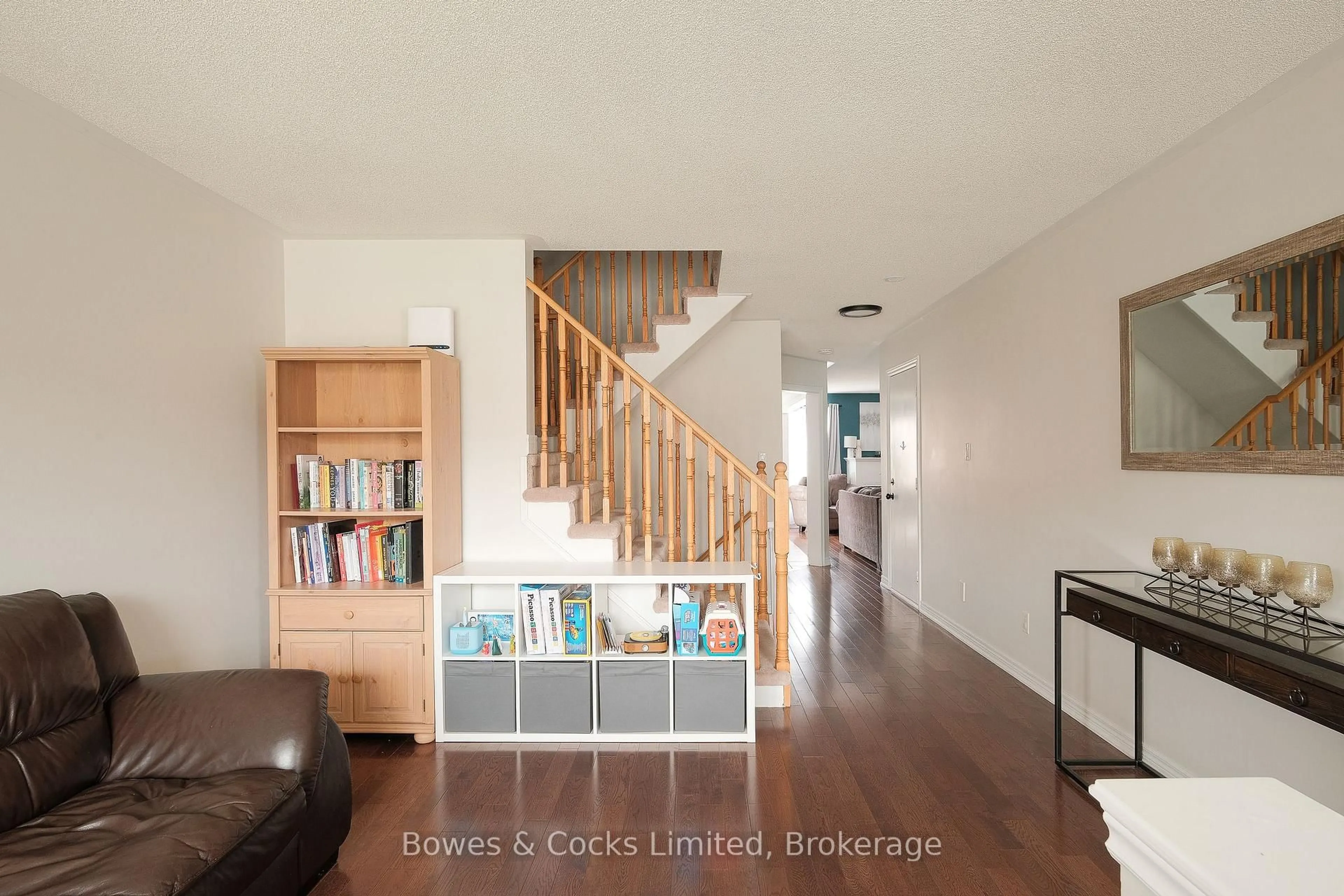 Indoor entryway for 219 Louden Terr, Peterborough Ontario K9J 0H2