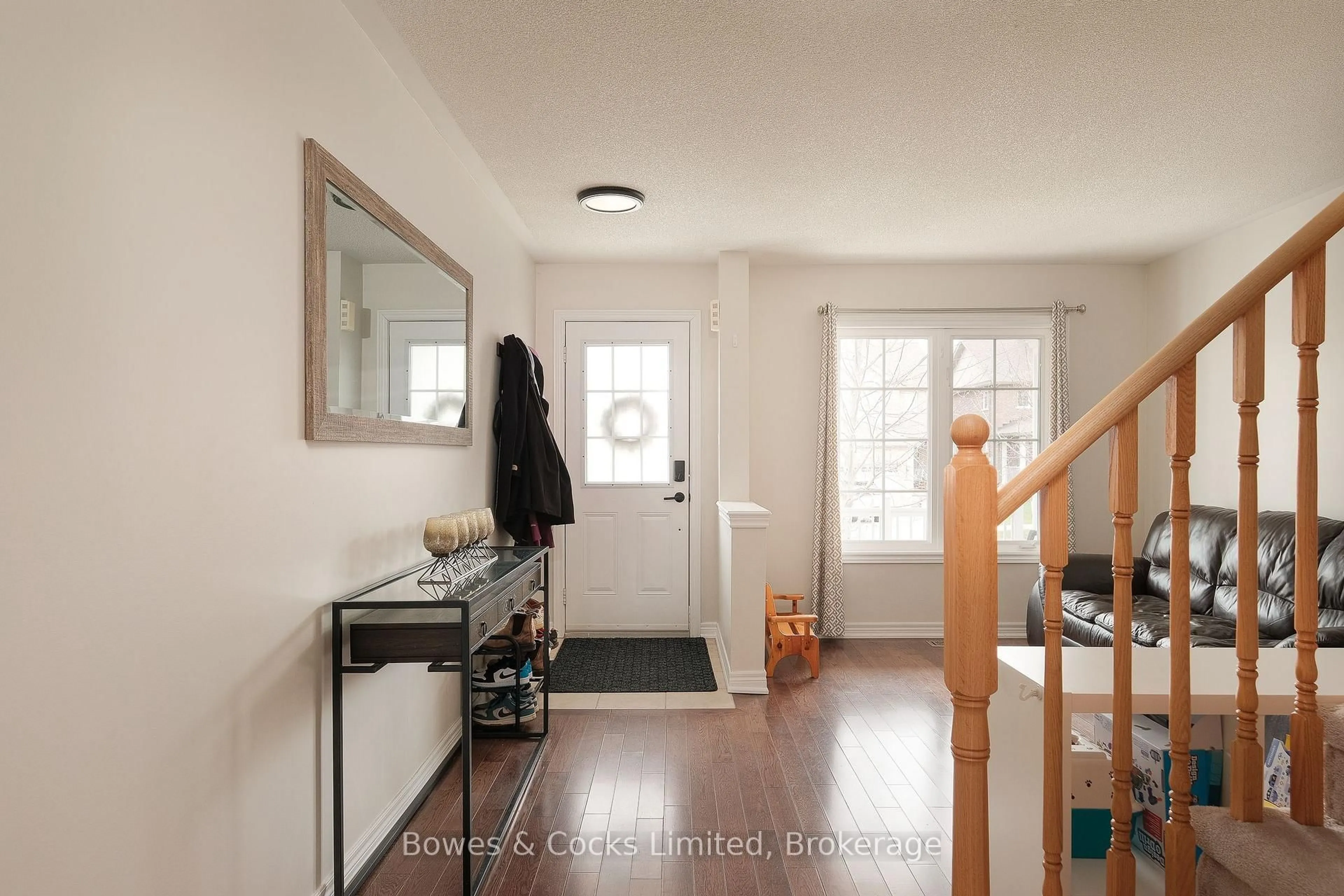 Indoor entryway for 219 Louden Terr, Peterborough Ontario K9J 0H2